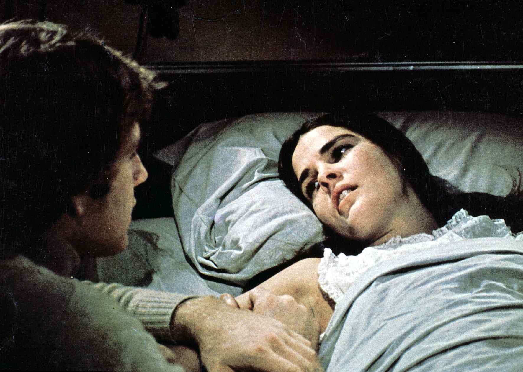 Ali MacGraw and Ryan O'Neal stars in the 1970 film "Love Story." | Source: Getty Images