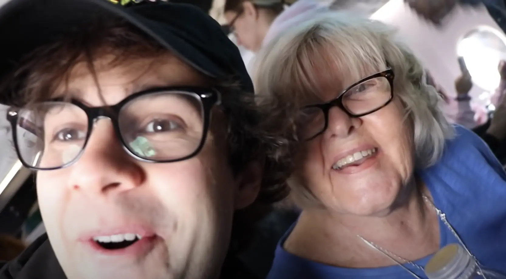 Lorraine Charlotte Nash enjoying her honeymoon in Hawaii after marrying David Dobrik in a clip added to YouTube on May 18, 2019 | Source: YouTube/David Dobrik