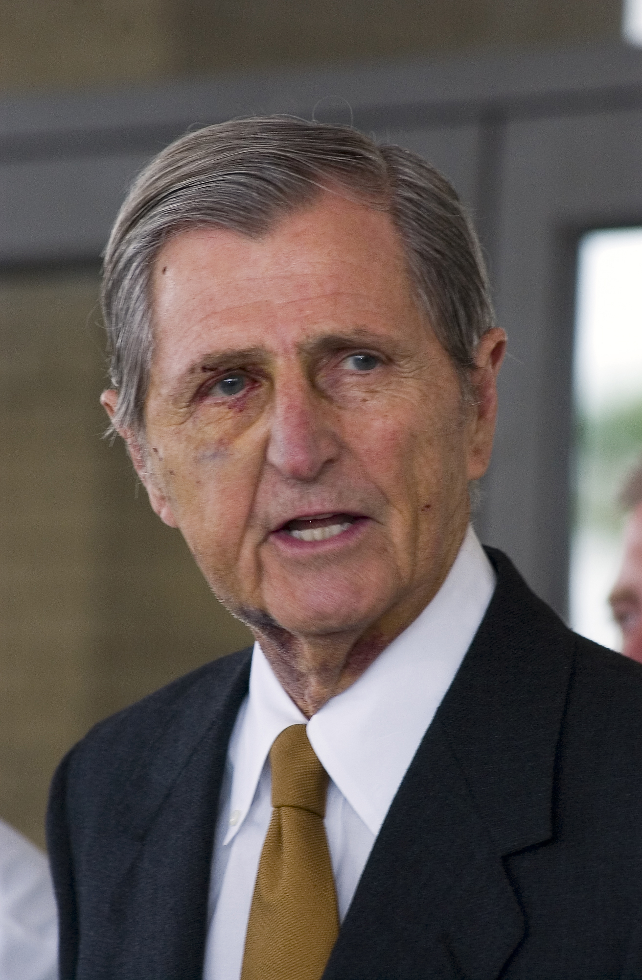 Harry Whittington speaks to the media on February 17, 2006, from Christus Spohn Corpus Christi-Memorial Hospital in Corpus Christi, Texas | Source: Getty Images
