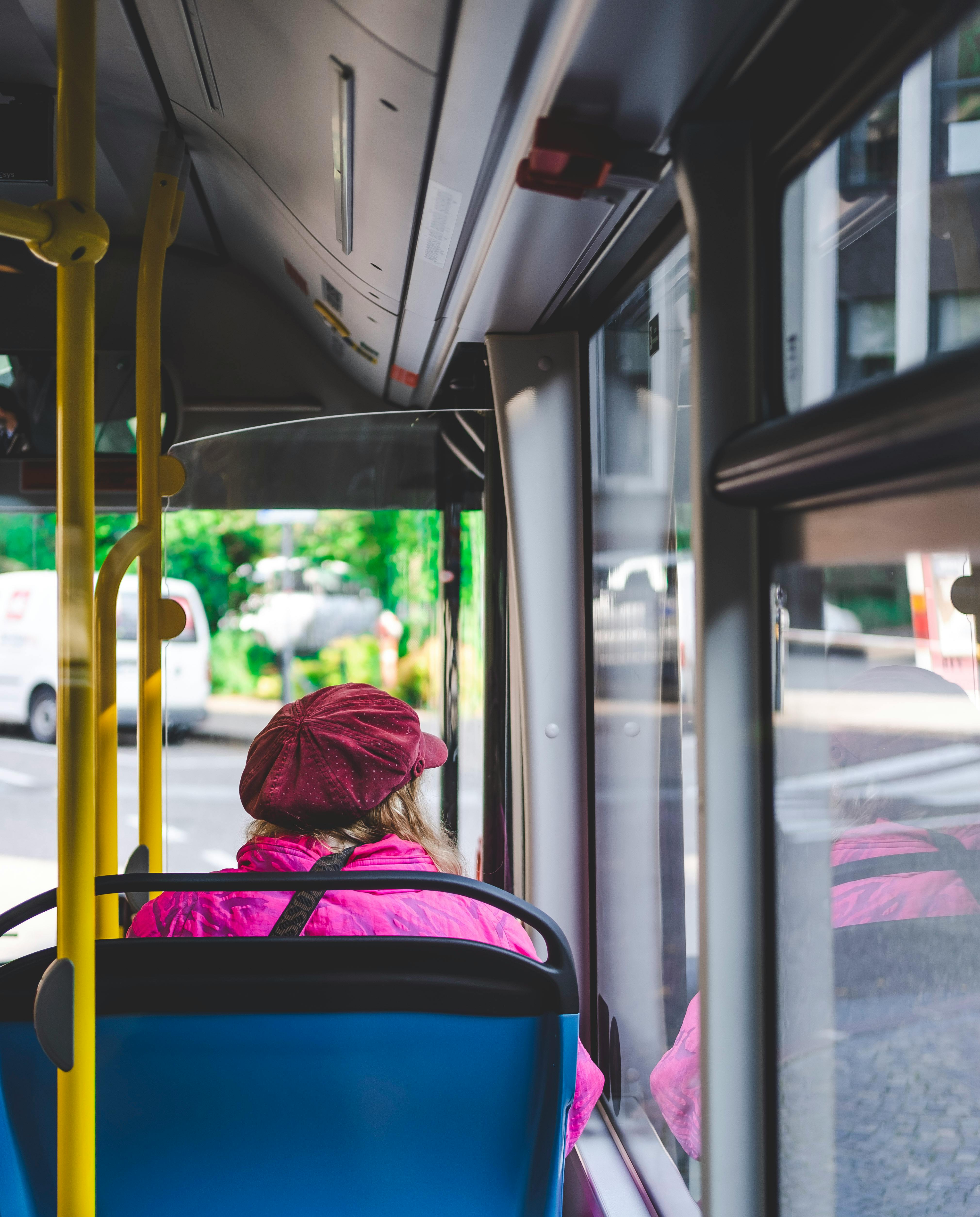 A woman helps an elderly woman to a seat on a crowded bus | Source: Pexels
