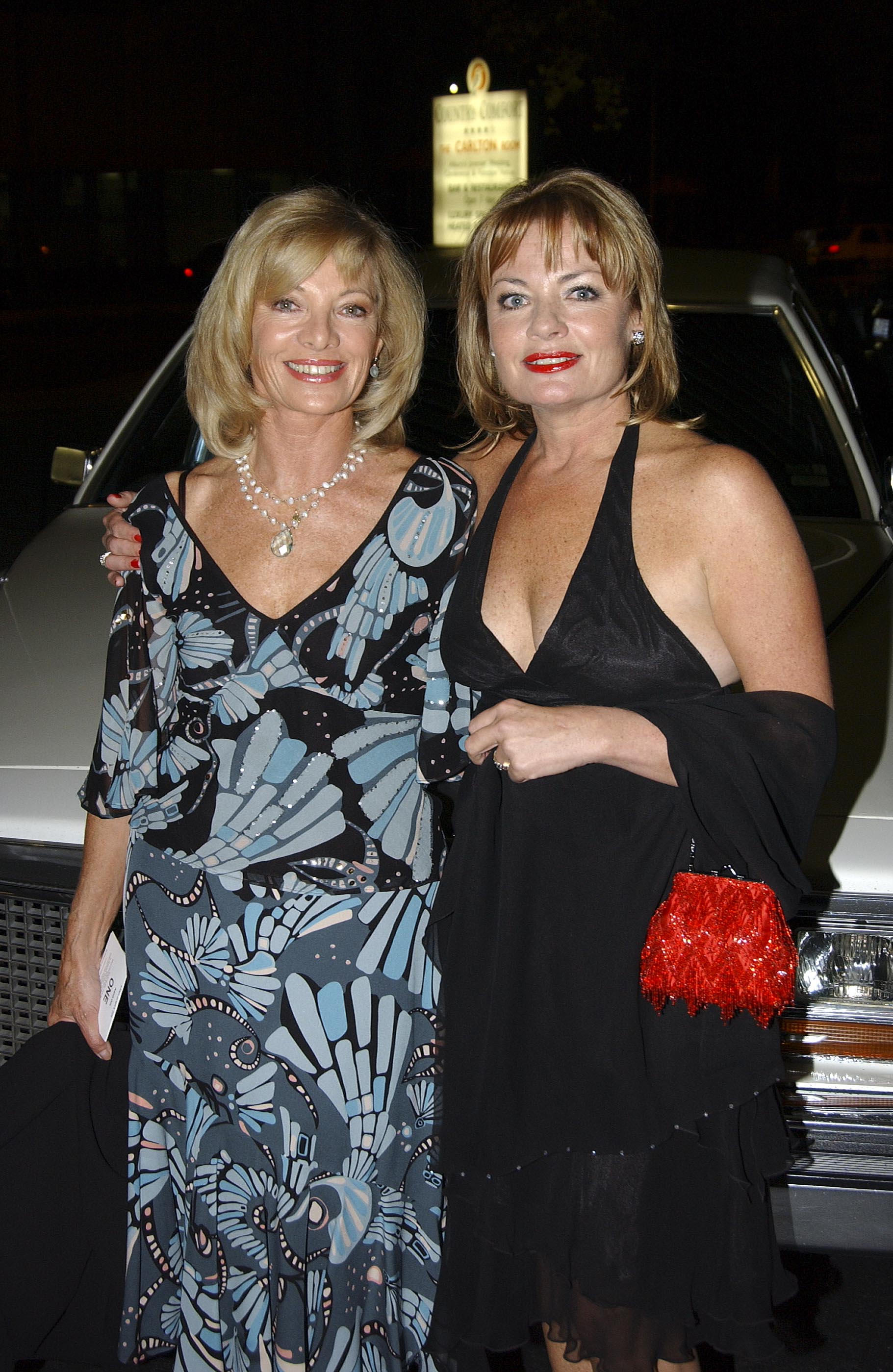Carmen Duncan and sister Paula Duncan at the premiere of "Strange Bedfellows" | Photo: Getty Images