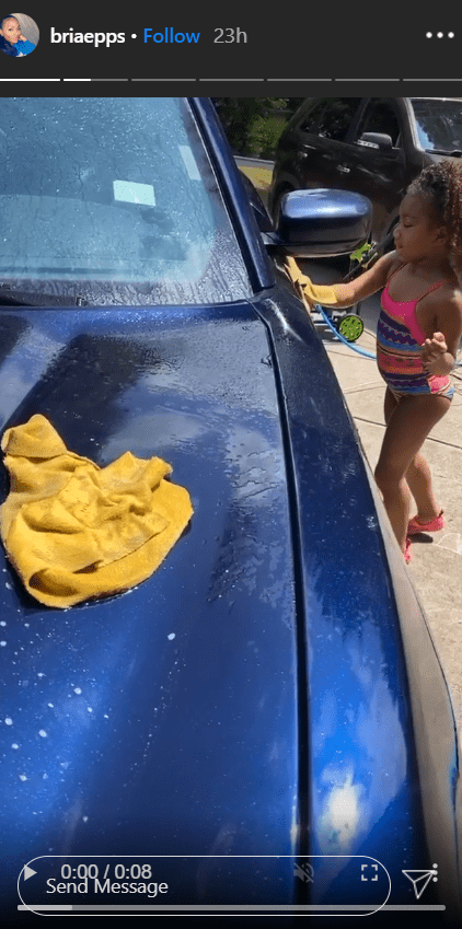 Bria Epps' daughter Skylar washing a blue car | Instagram/@briaepps