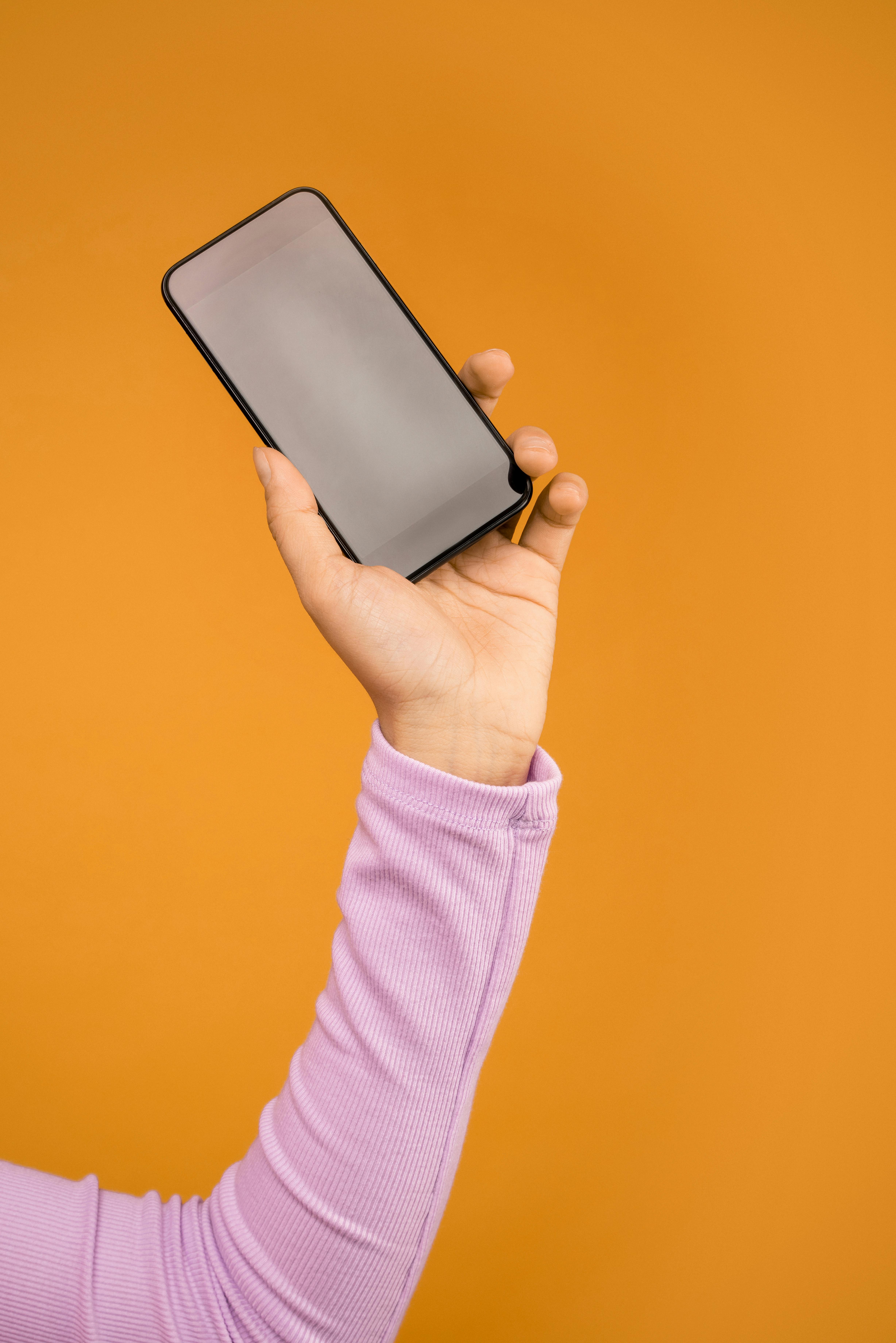 A person holding a phone | Source: Pexels