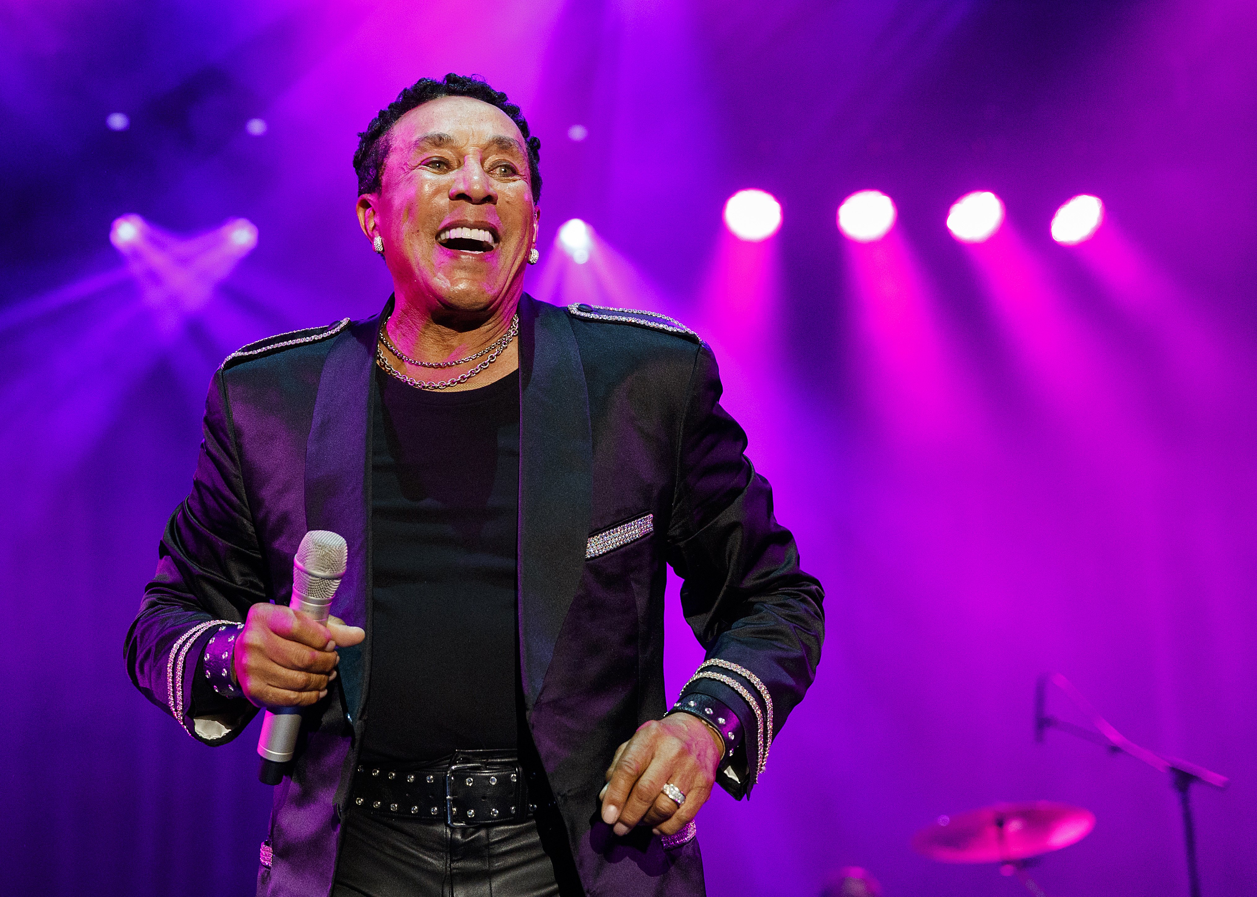 Smokey Robinson performs onstage at the Summer Night Concerts on August 23, 2019 in Vancouver, Canada. | Photo: Getty Images
