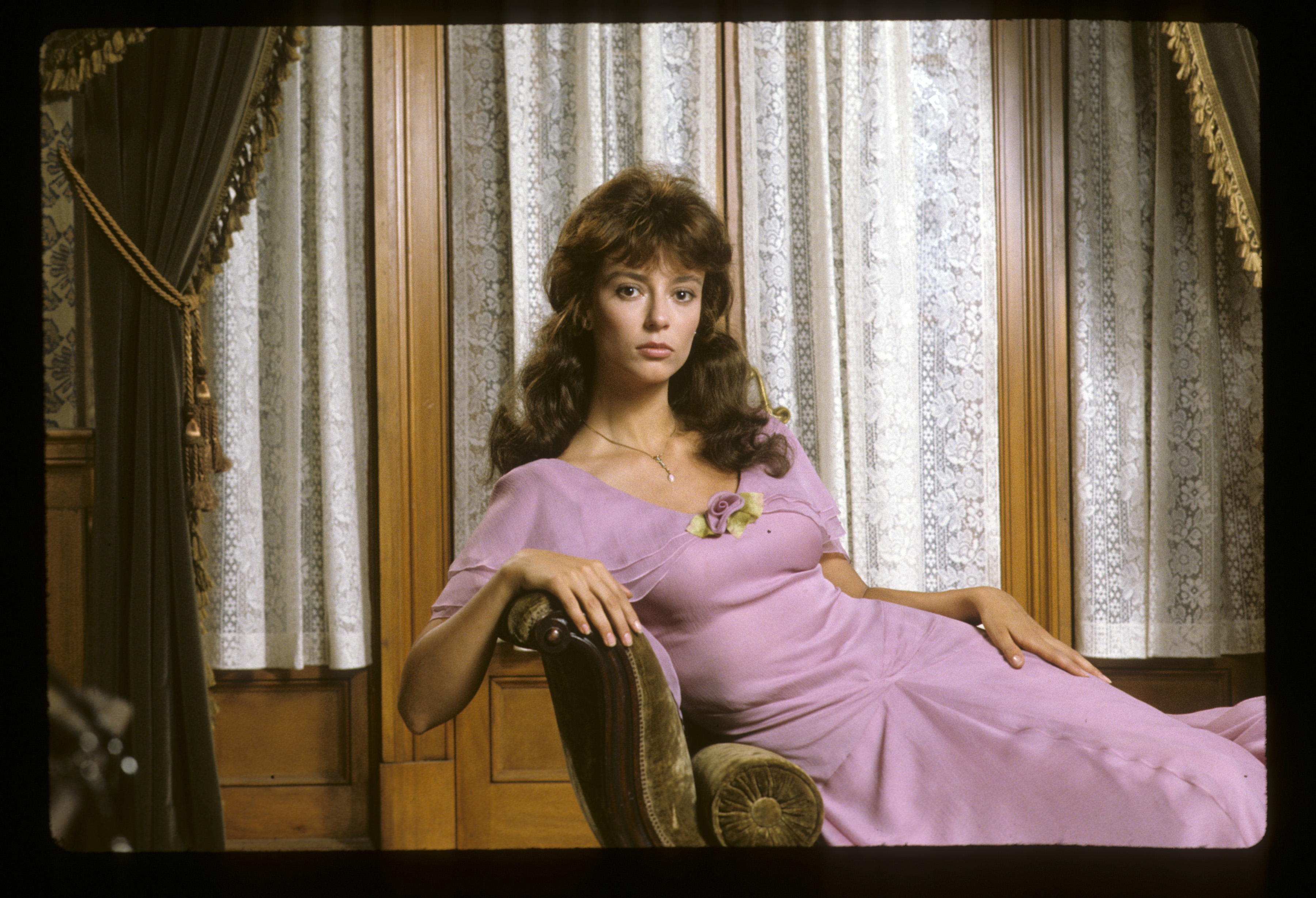 The actress on the set of "The Thorn Birds" on March 27, 1983 | Source: Getty Images