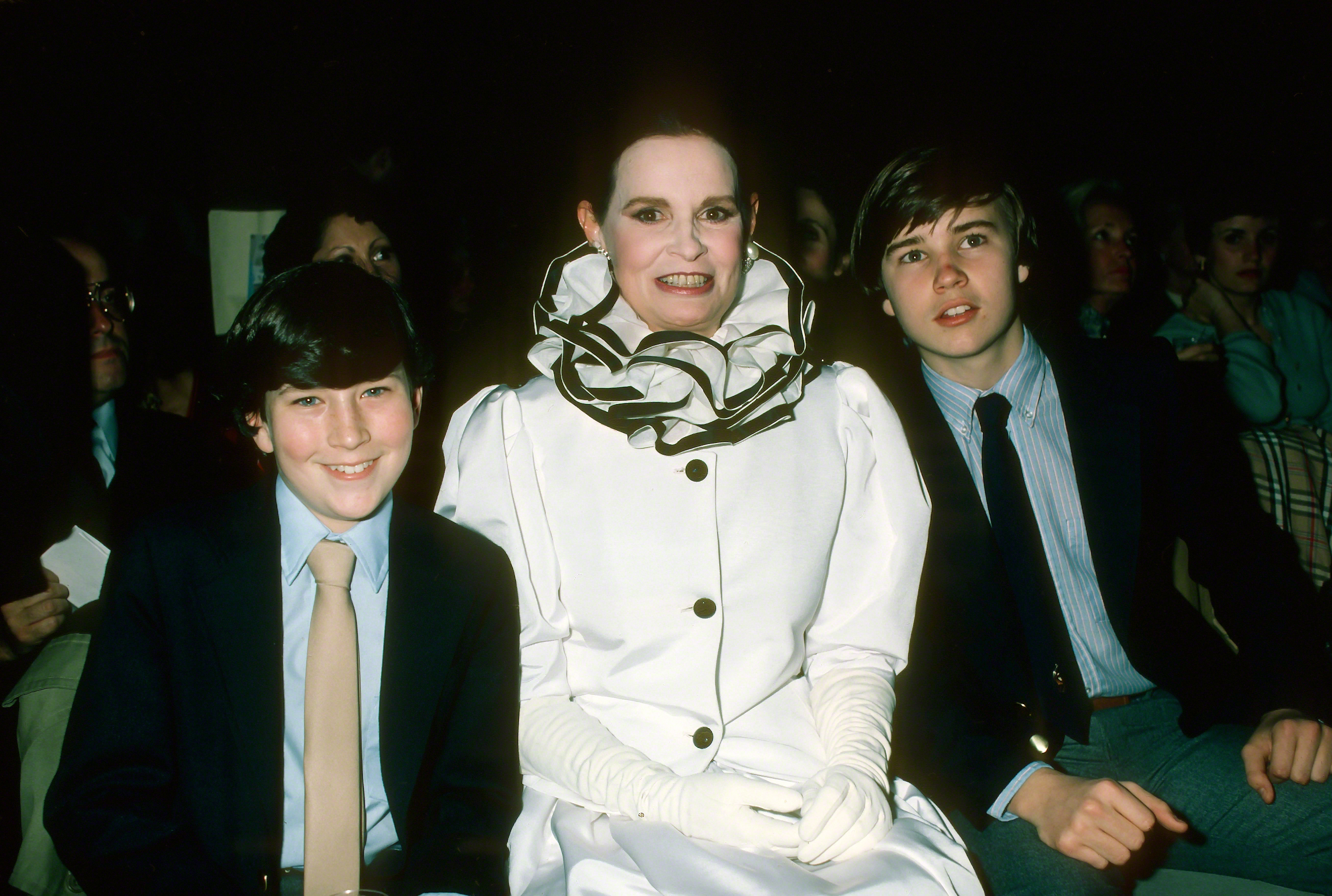 Anderson Cooper, Gloria Vanderbilt, and Carter Cooper in New York City in 1980 | Source: Getty Images