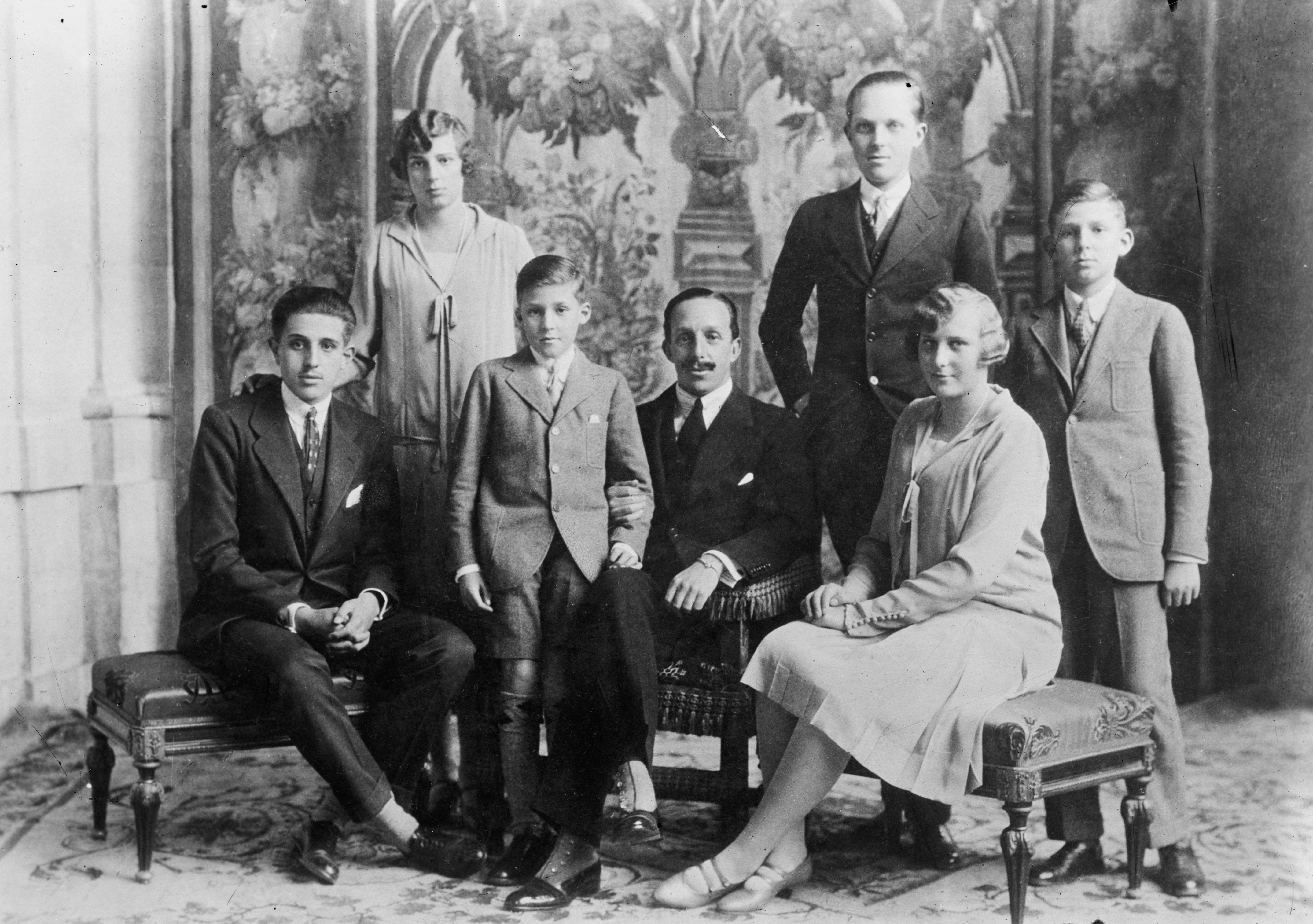  El rey Alfonso XIII de España con la familia real, 1922. | Foto: Getty Images
