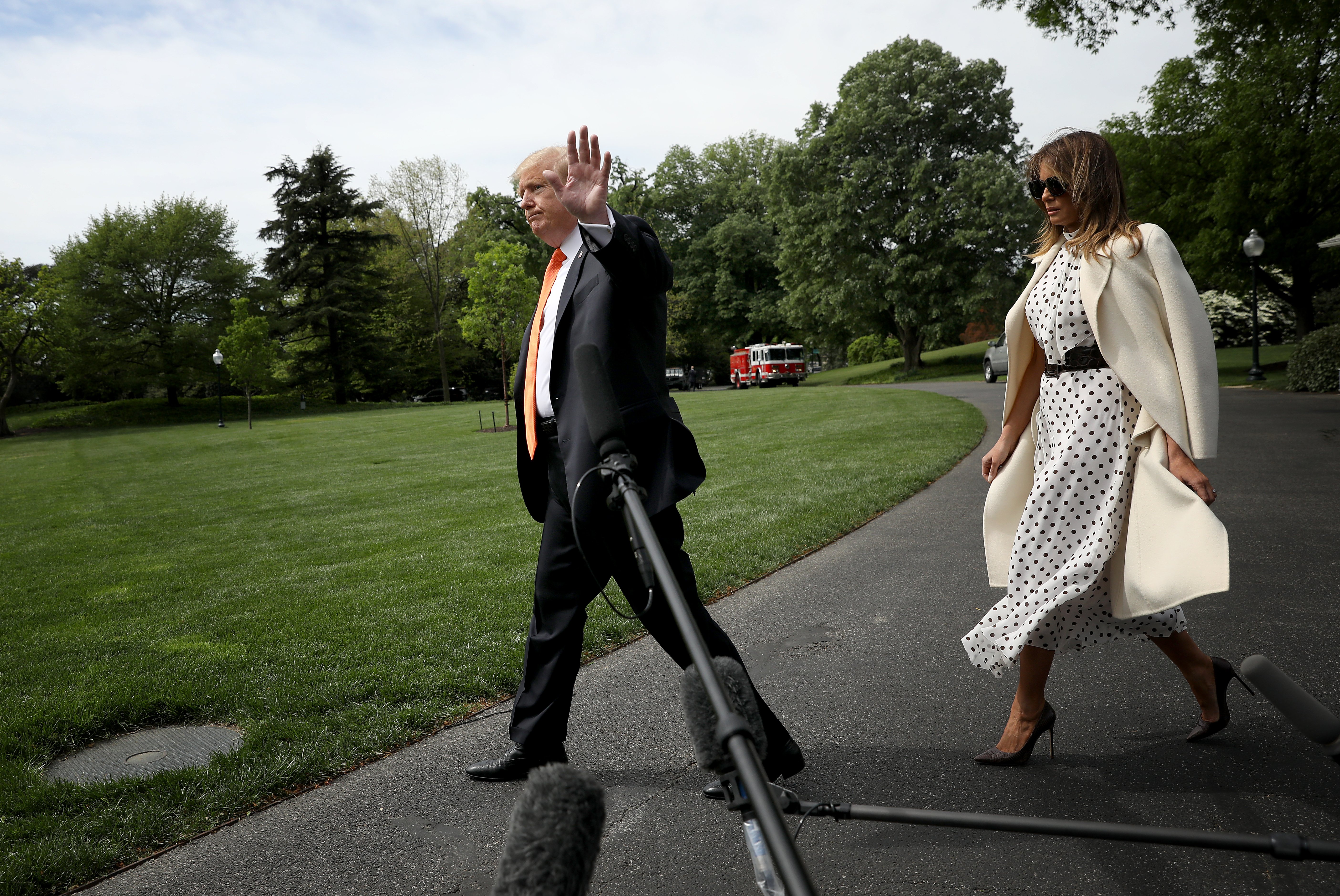 Donald Trump and Melania Trump on the White House grounds as they prepare to fly to Georgia | Photo: Getty Images 