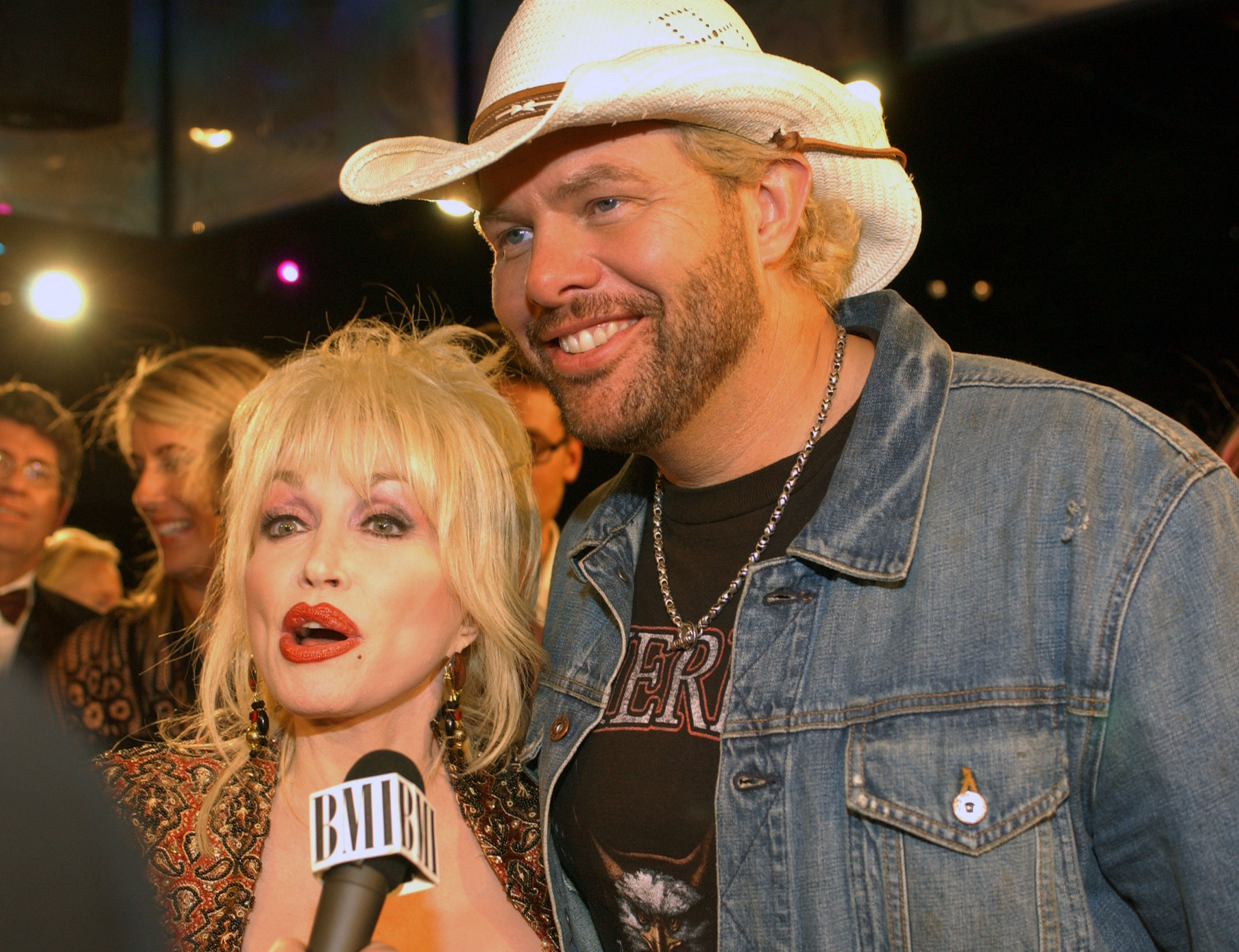 Dolly Parton and Toby Keith during the BMI Country Music Awards Nashville, Tennessee on November 4, 2003 | Source: Getty Images