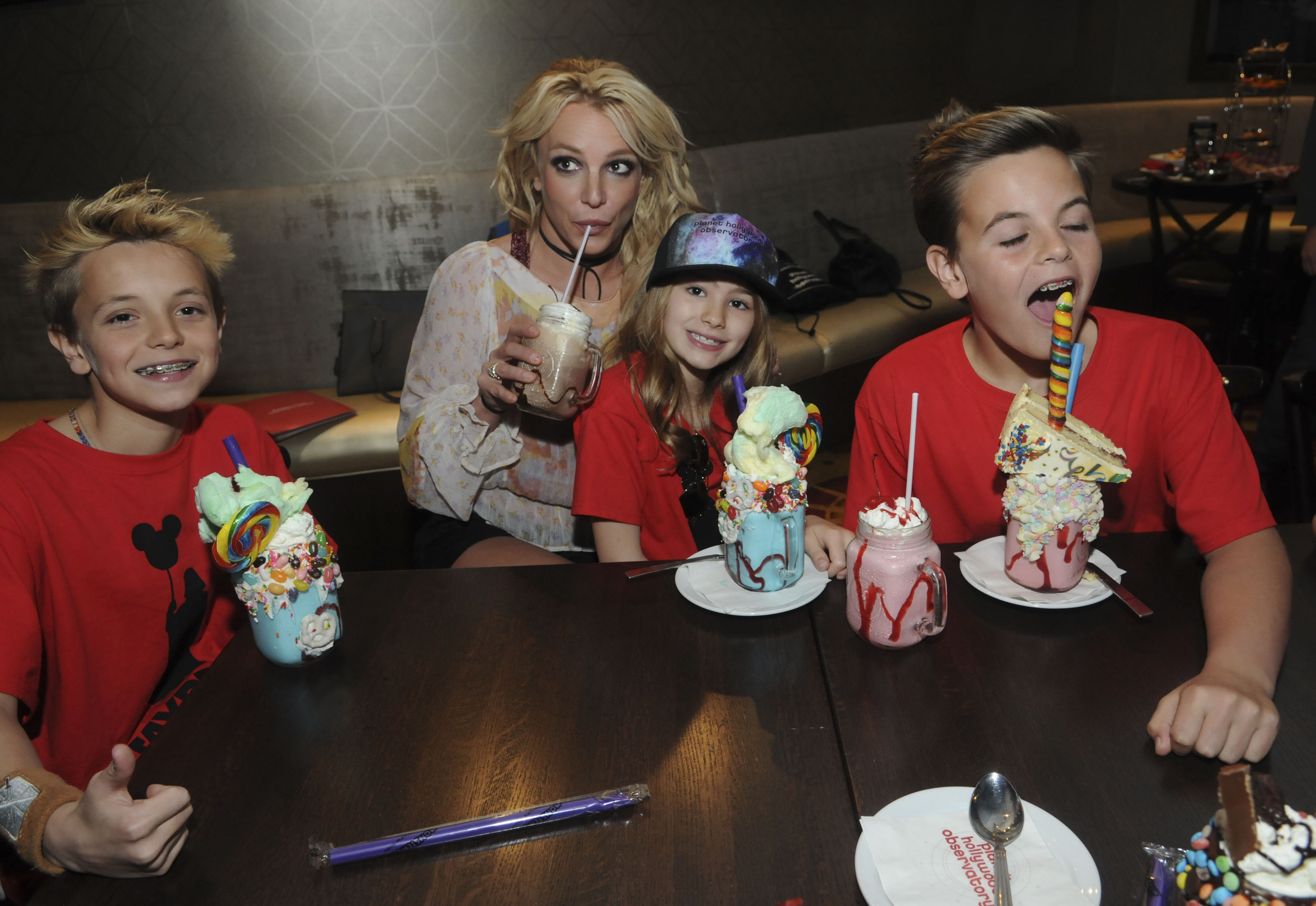 Britney Spears, Jayden Federline, Maddie Aldridge and Sean Preston Federline on March 13, 2017 in Orlando, Florida. | Source: Getty Images