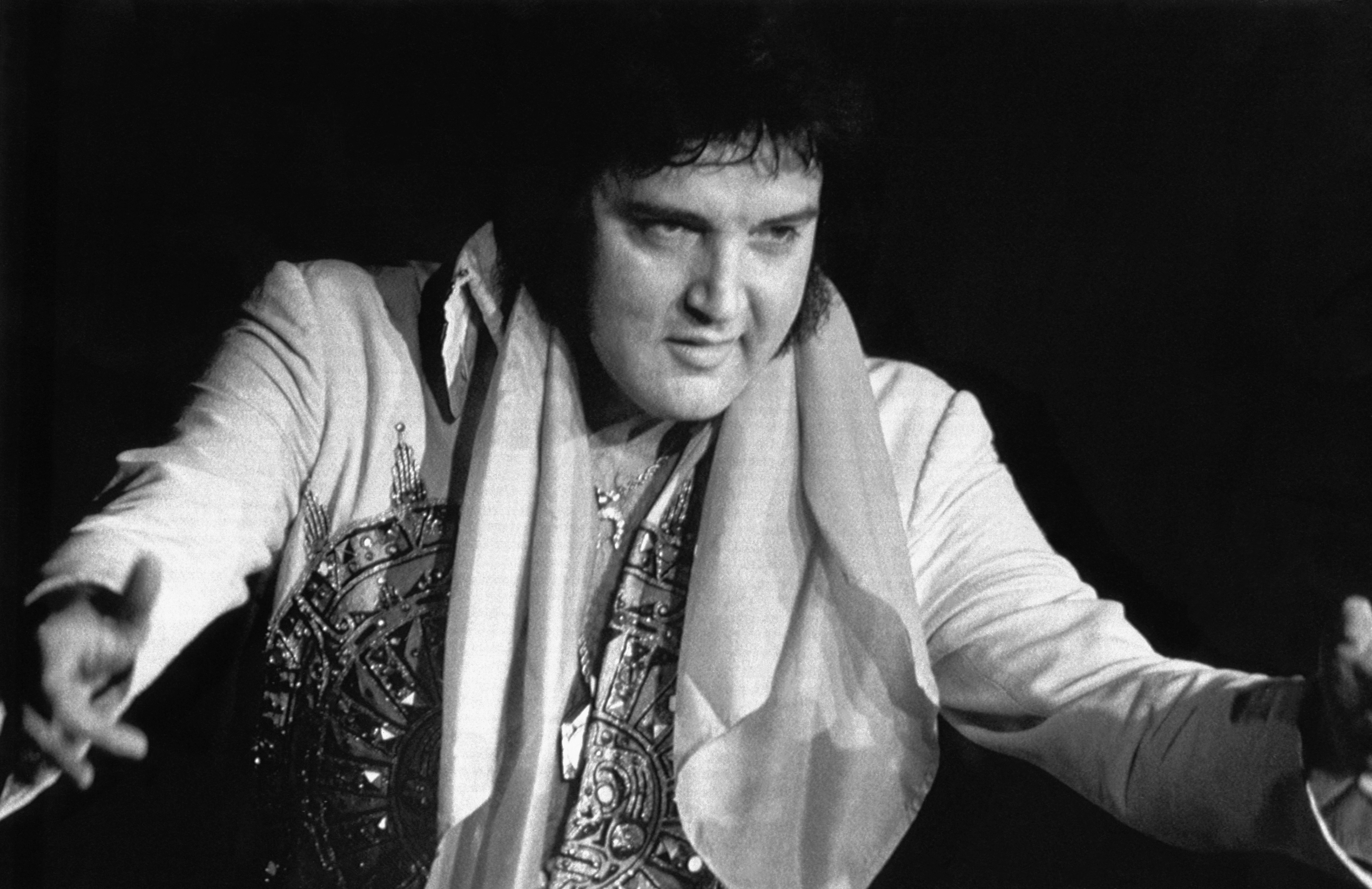 Elvis Presley performing live on stage in 1977 | Source: Getty Images