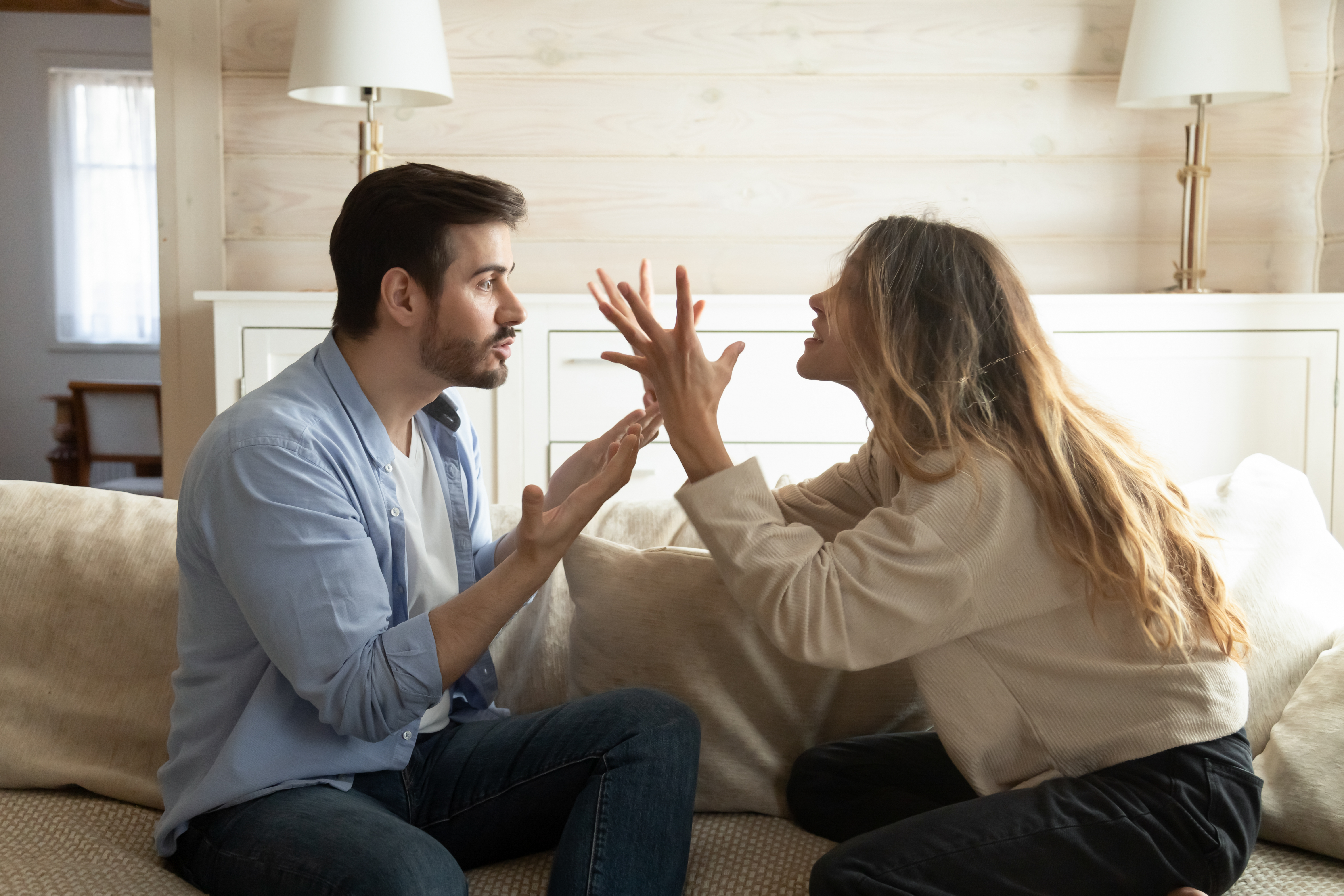 A photo of a couple arguing in the living room | Source: Shutterstock
