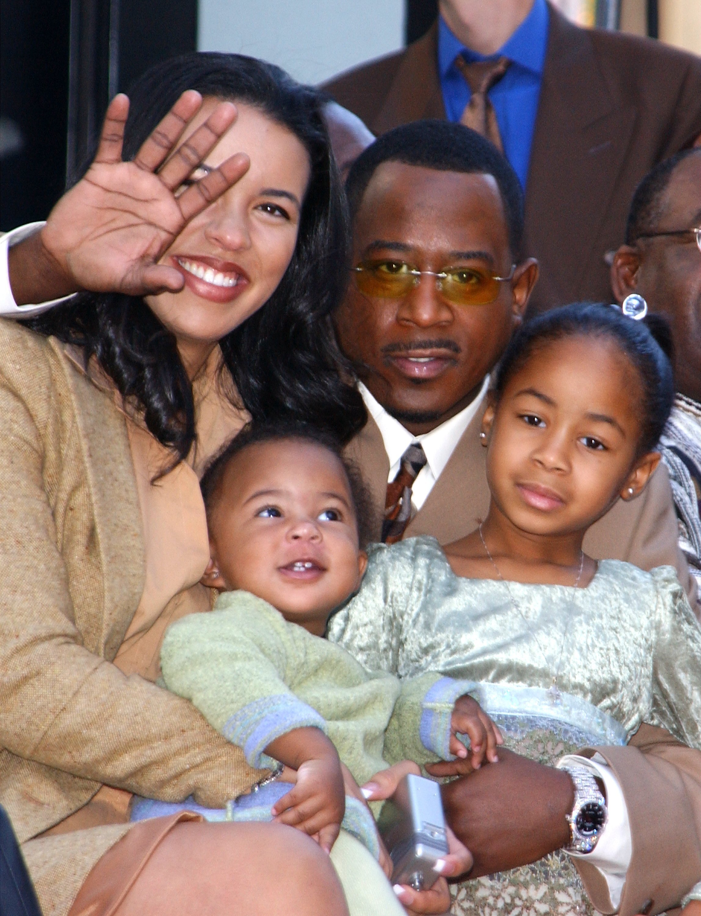 Shamicka Gibbs, Martin Lawrence, and daughters Jasmine and Iyana on November 19, 2001, at Grauman's Chinese Theatre in Hollywood, California | Source: Getty Images