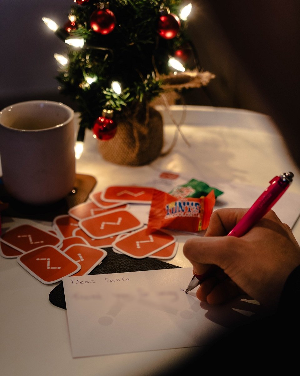 She sat down to write a new letter for Santa. | Source: Unsplash