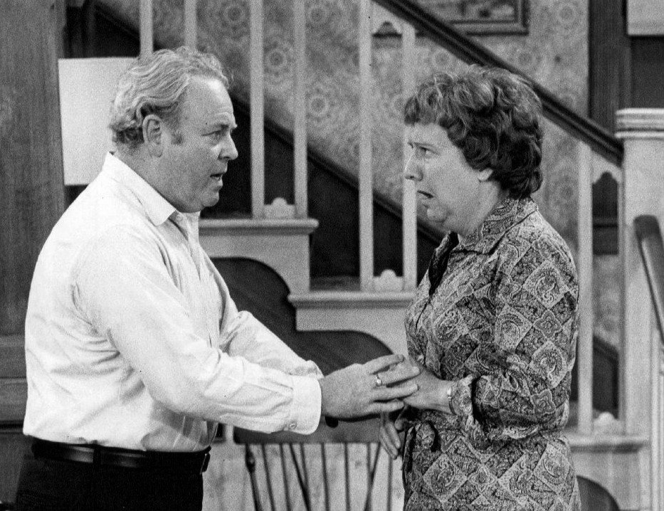 Carroll O'Connor and Jean Stapleton as Archie and Edith Bunker. | Source: Wikimedia Commons.