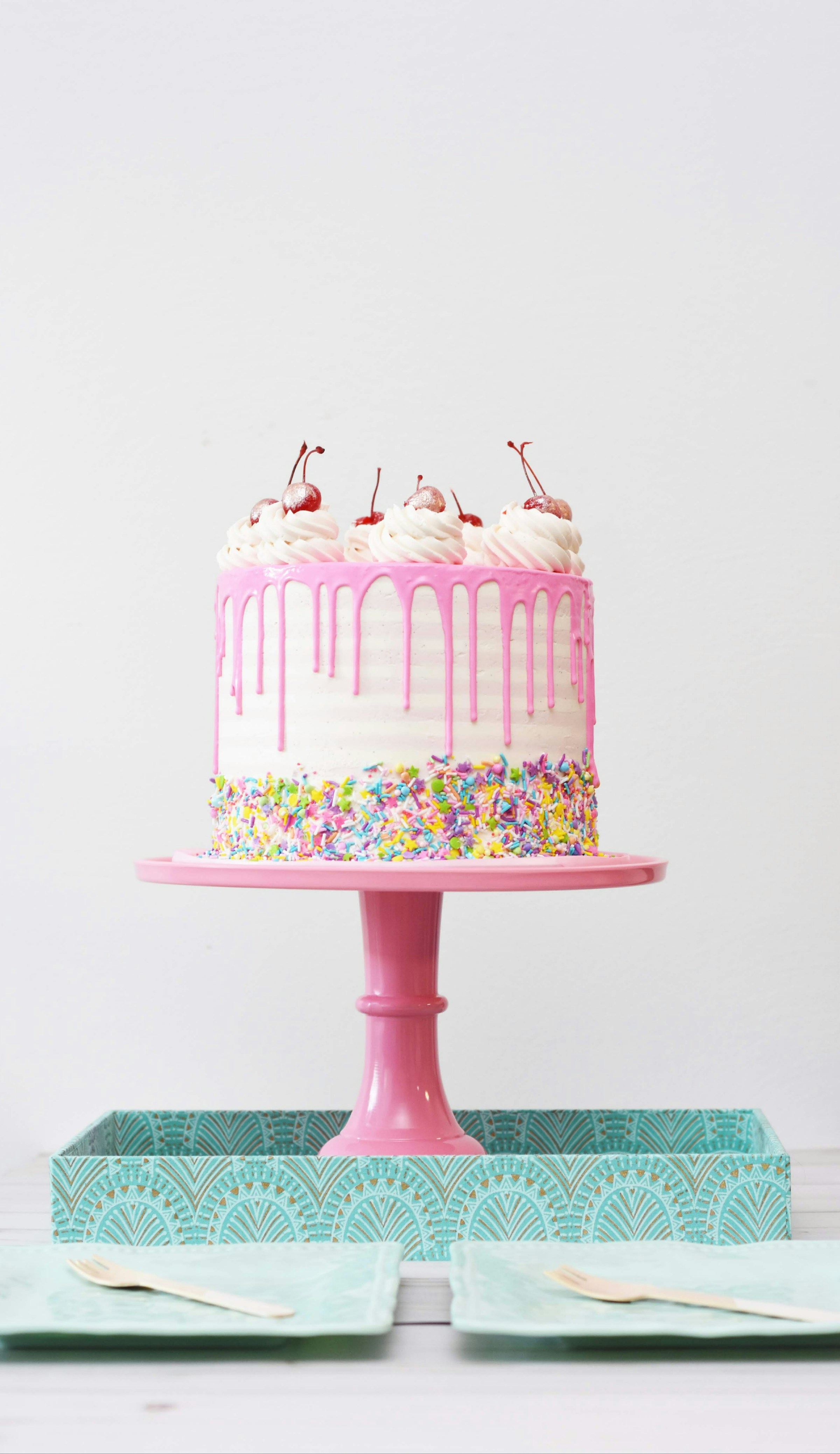 A fondant cake on a stand | Source: Unsplash