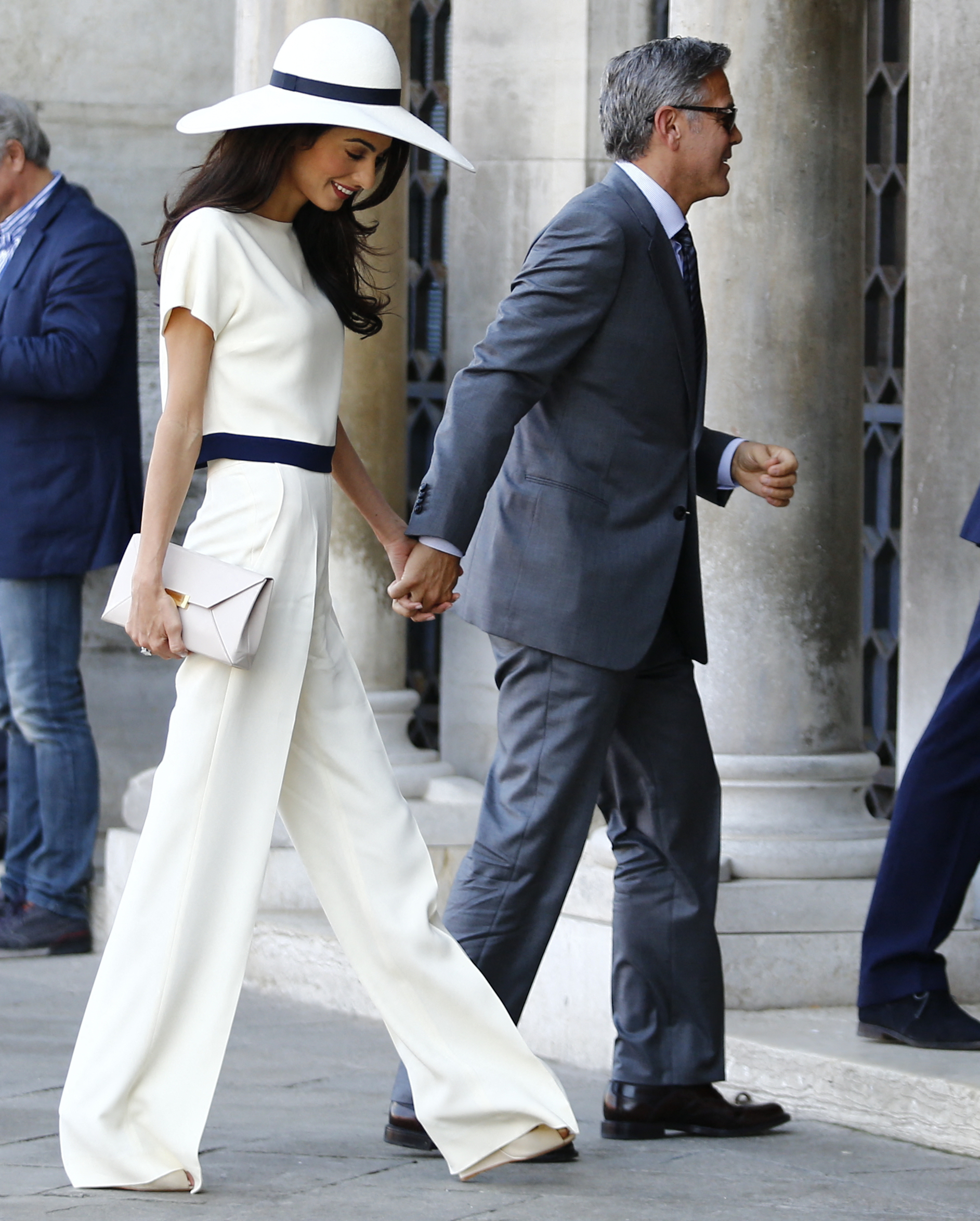 Amal and George Clooney arrive at the palazzo Ca Farsetti in Venice, for a civil ceremony to officialize their wedding on September 29, 2014 | Source: Getty Images