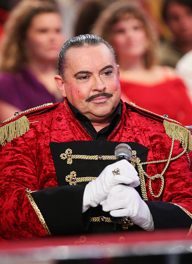 Éric Morena sur le plateau de "Vivement Dimanche" à Paris, France, le 17 décembre 2008. | Photo : Getty Images