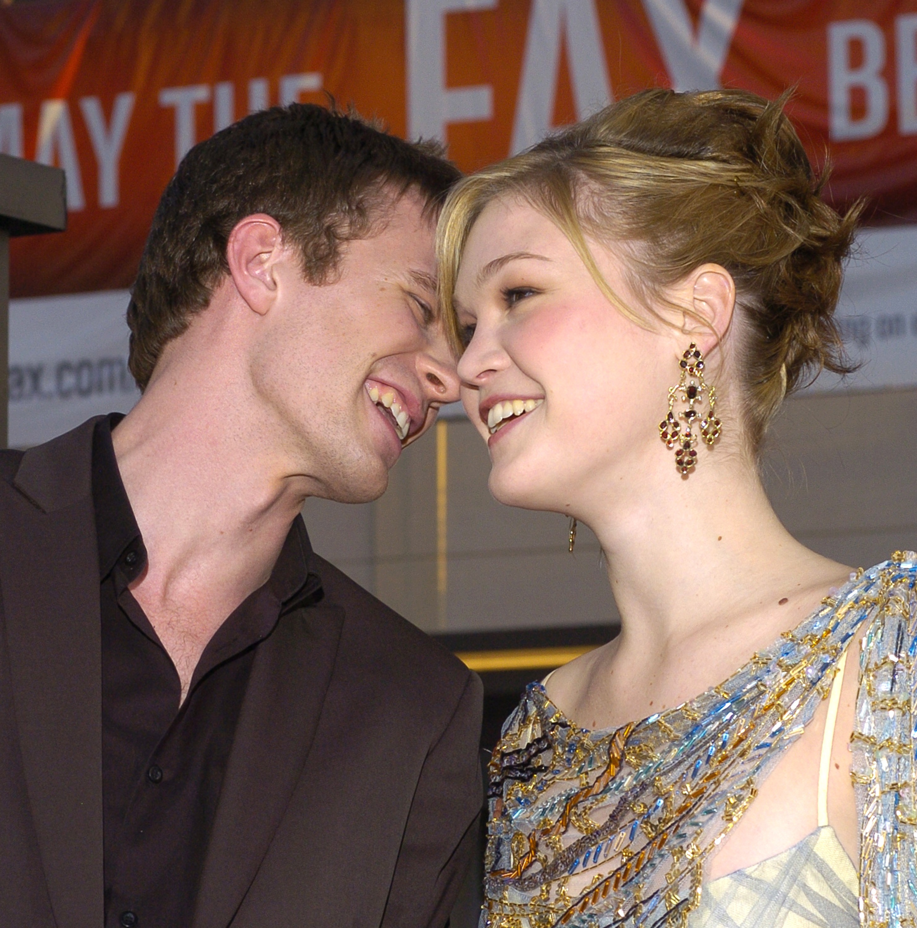 Luke Mably and Julia Stiles during "The Prince and Me" Hollywood premiere at Grauman's Chinese Theatre, in Hollywood, California. | Source: Getty Images