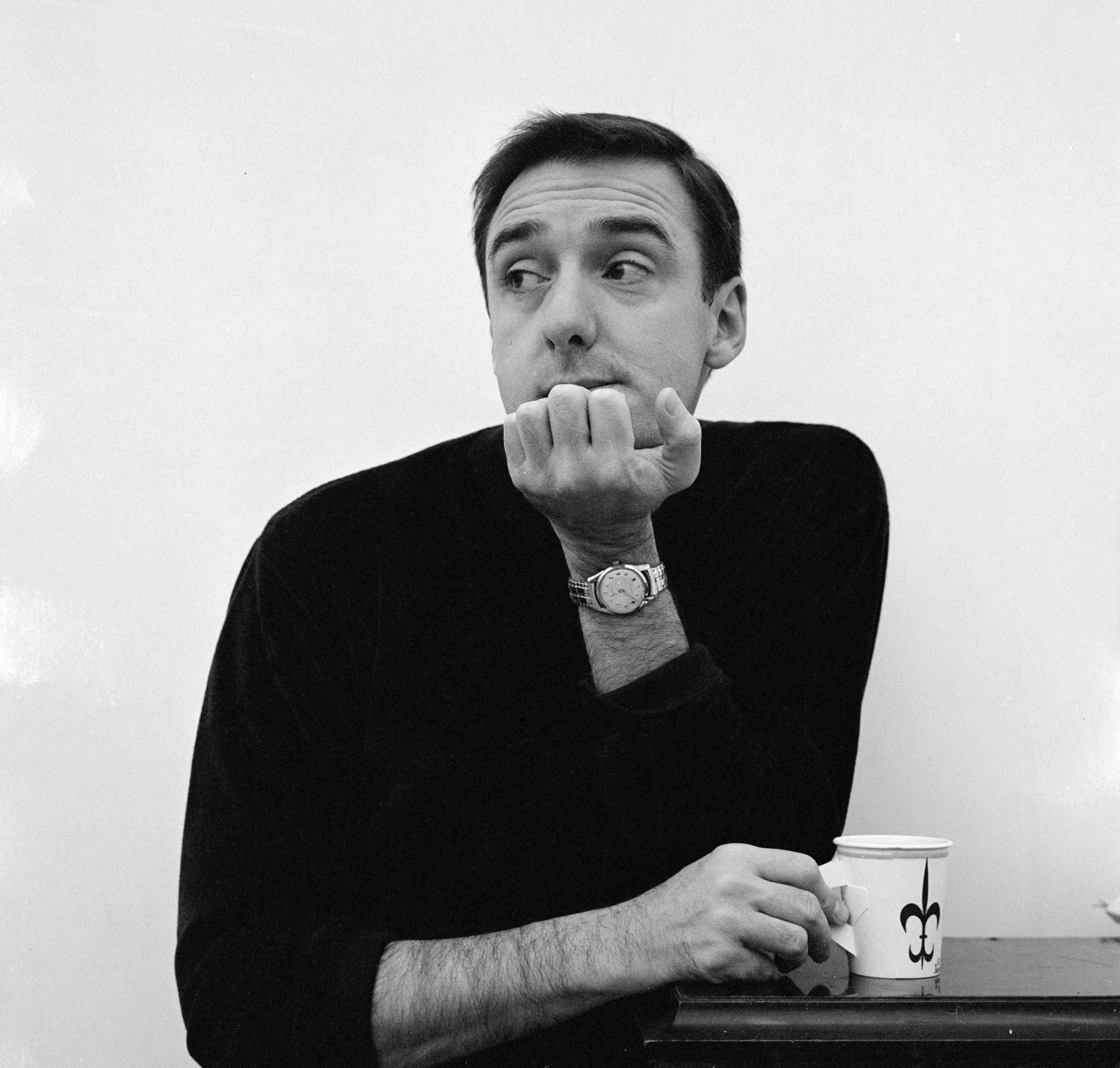 Jim Nabors relaxes over a cup of coffee while at a rehearsal for an upcoming show on September 6, 1965 | Source: Getty Images