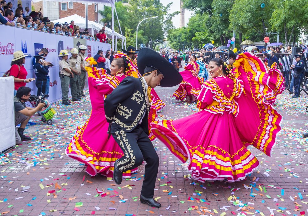 Participantes del desfile del Festival Internacional de Mariachi y Charros en Guadalajara.| Fuente: Shutterstock Participantes del desfile del Festival Internacional de Mariachi y Charros en Guadalajara.| Fuente: Shutterstock