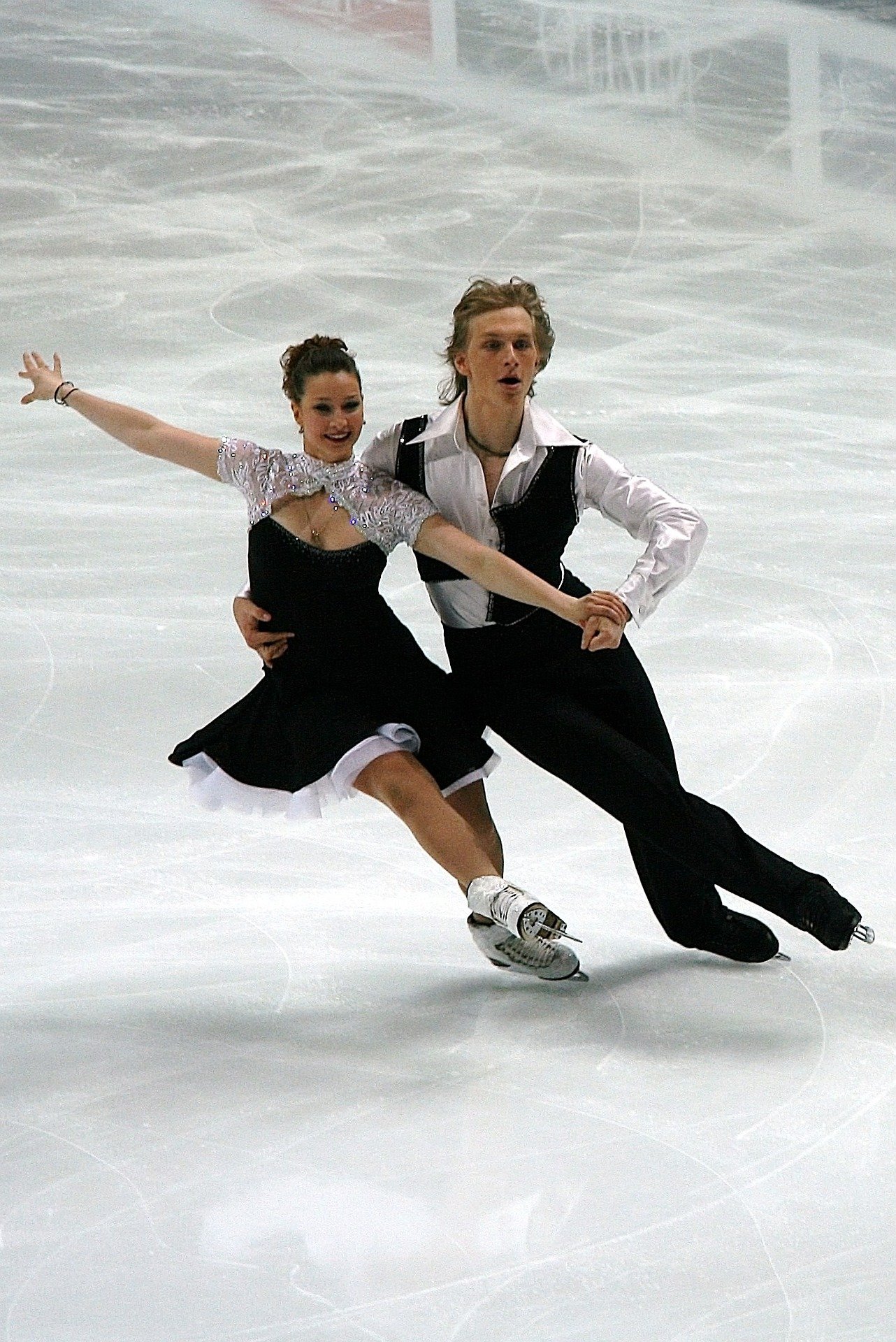 Pictured - Figure skating dancing couple at the championships | Source: Pixabay