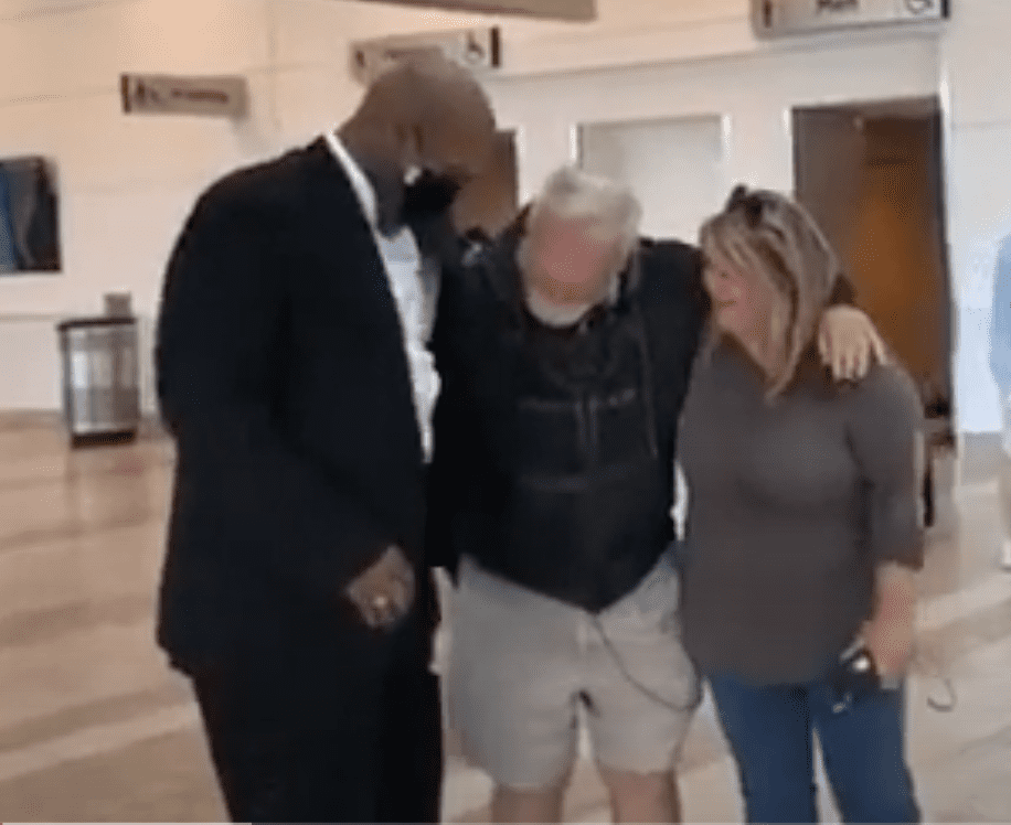 Father waiting to reunite with his son after 57 years. | Photo: youtube.com/WPDENewsChannel15