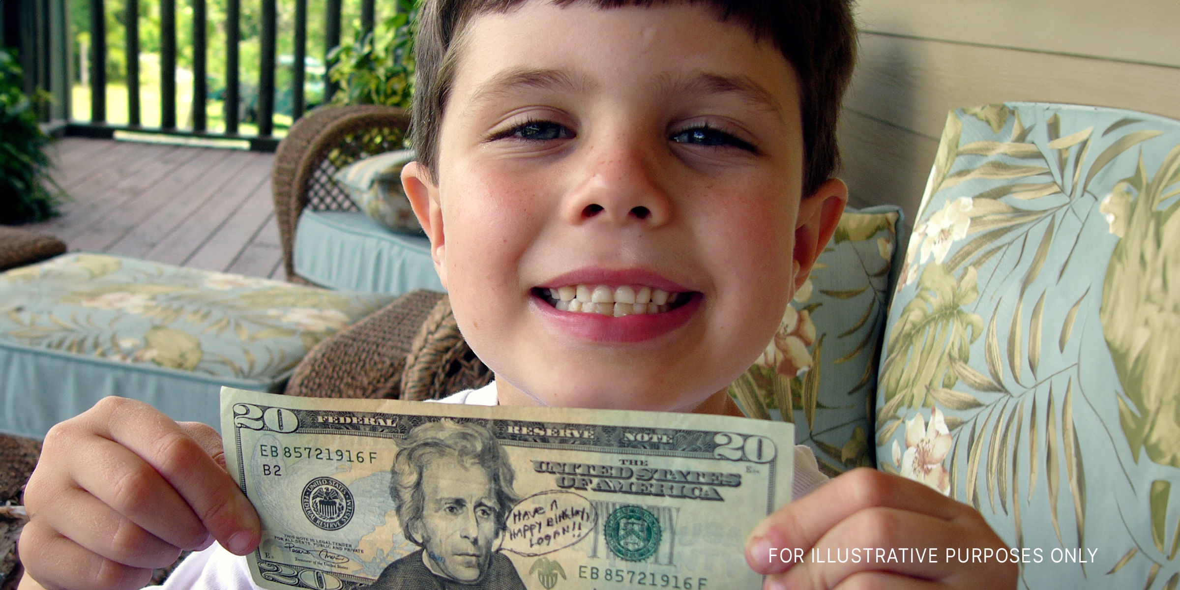 A little child holding money | Source: flickr.com/Kathleen Tyler Conklin/CC BY 2.0