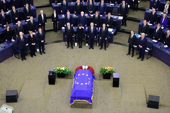 Helmut Kohls Memorial im europäischen Parlament, Frankreich, 1. Juli 2017 | Quelle: Getty Images Helmut Kohls Memorial im europäischen Parlament, Frankreich, 1. Juli 2017 | Quelle: Getty Images