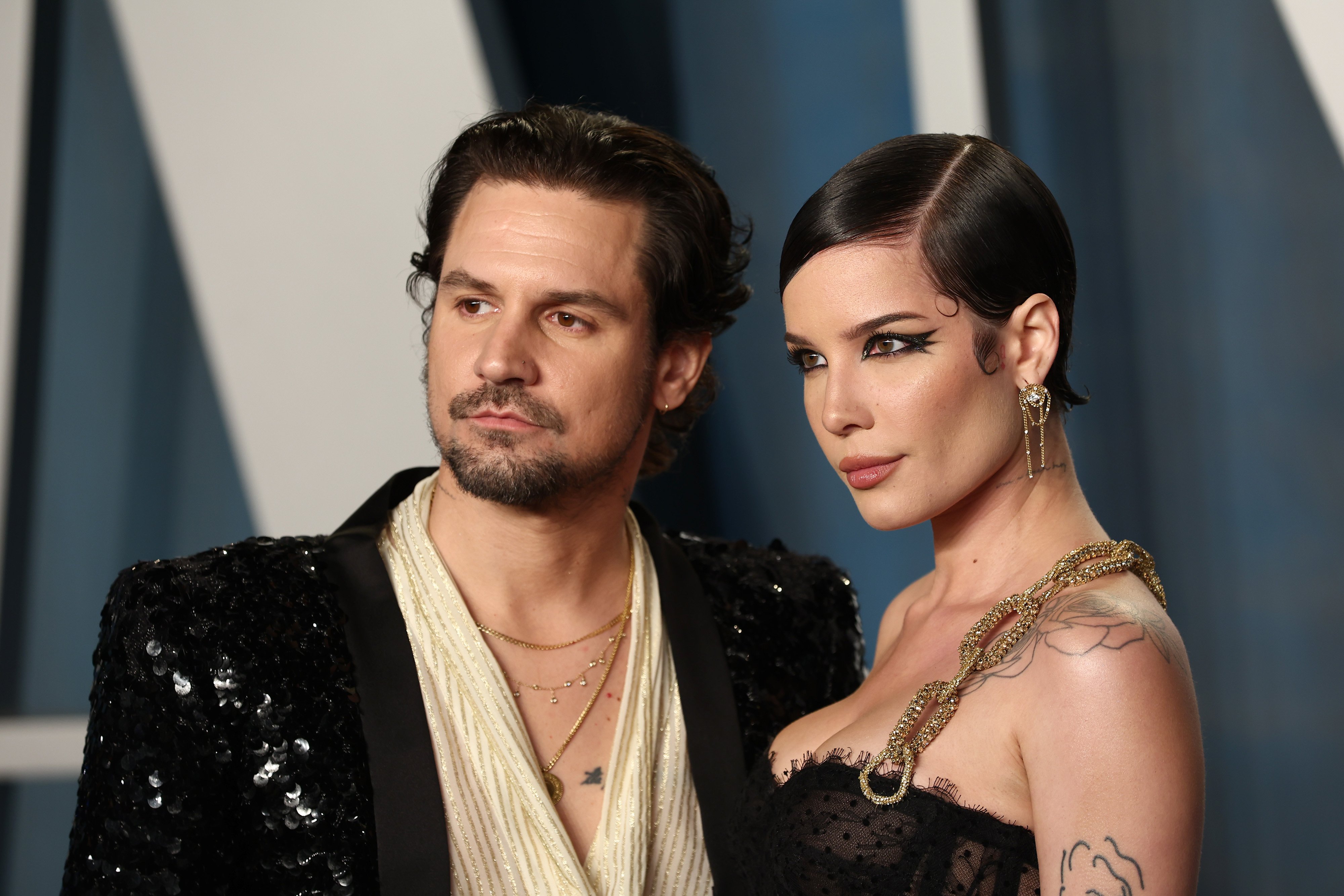Alev Aydin and Halsey attend the 2022 Vanity Fair Oscar Party hosted by Radhika Jones at Wallis Annenberg Center for the Performing Arts on March 27, 2022 in Beverly Hills, California. | Source: Getty Images