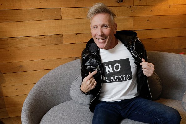 Bertrand pose pour le photographe lors d'une interview.|Photo : Getty Images