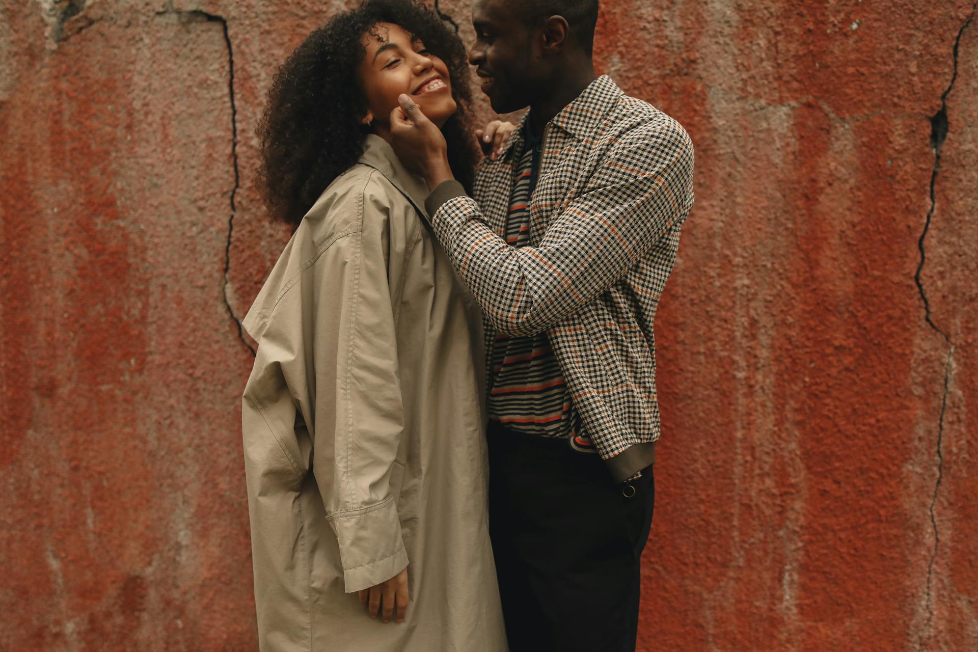 A man caressing a woman's face | Source: Pexels