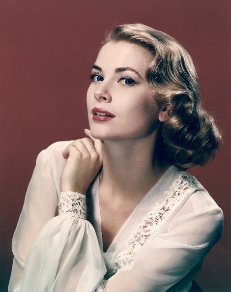 Portrait of actress Grace Kelly in 1955. | Photo: Getty Images