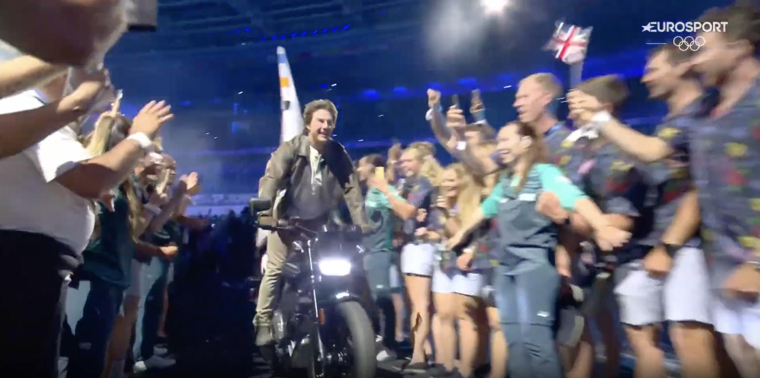 Tom Cruise leaving the stadium with the Olympic flag, posted on August 12, 2024 | Source: YouTube/Eurosport