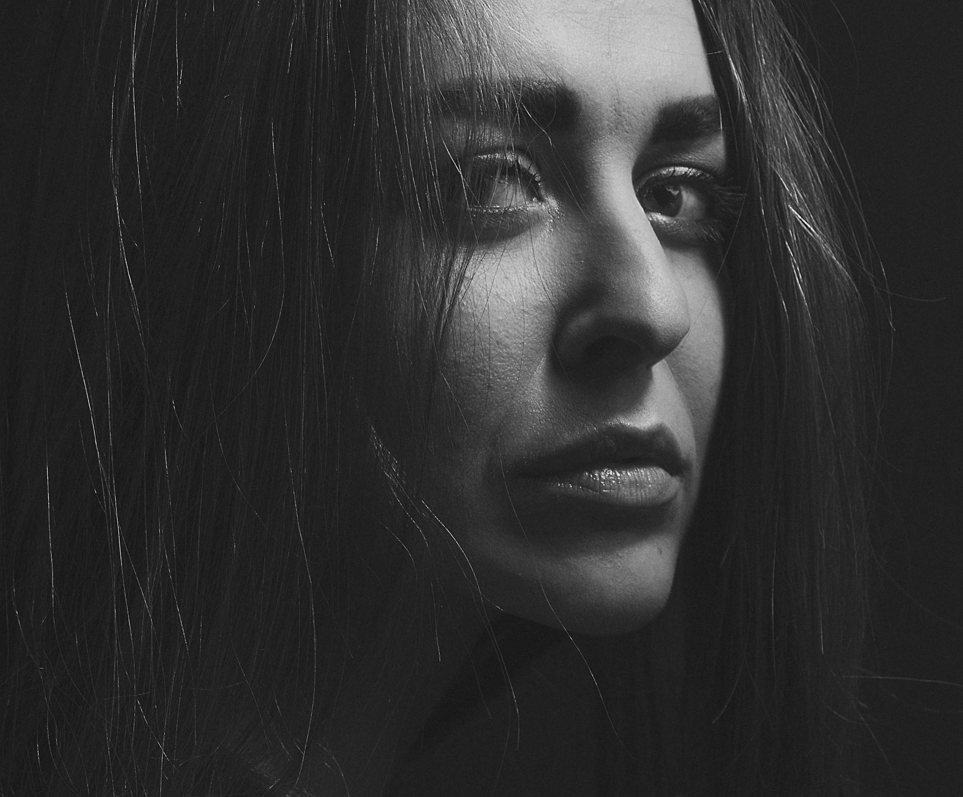 A woman with a grim expression | Source: Pexels