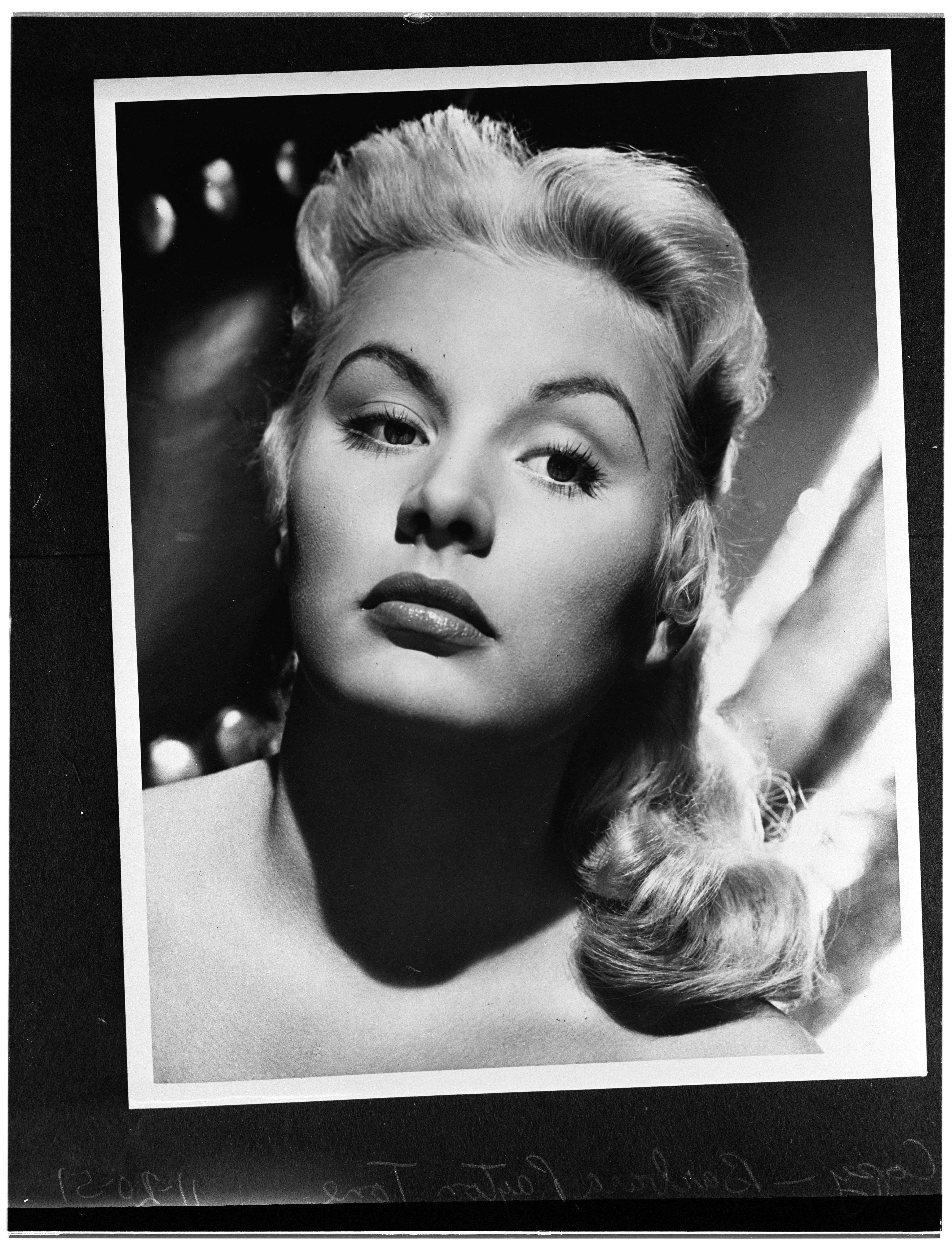 Copy negatives of Barbara Payton in 1951, Los Angeles | Photo: Getty Images 