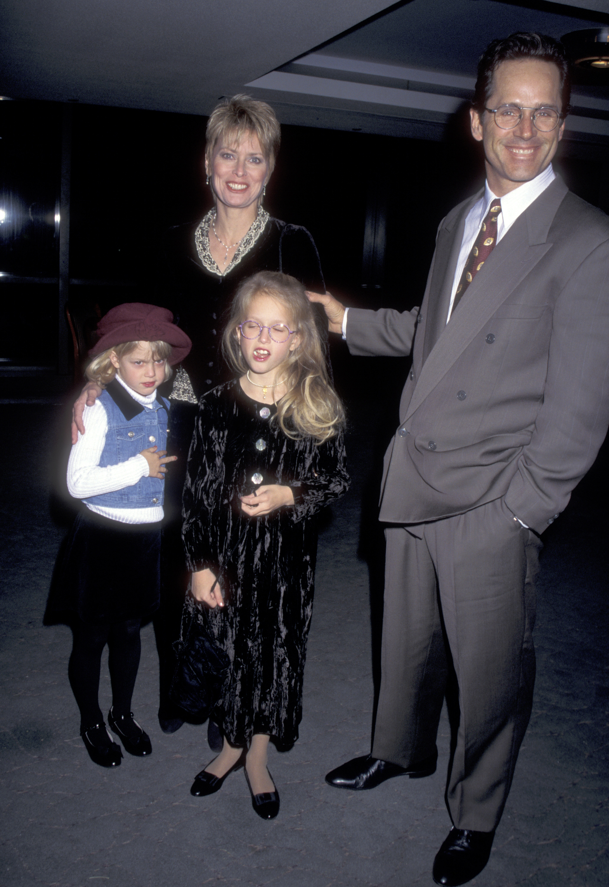 Randi Oakes, Gregory Harrison, and their daughters on November 30, 1995 in New York City, New York | Source: Getty Images