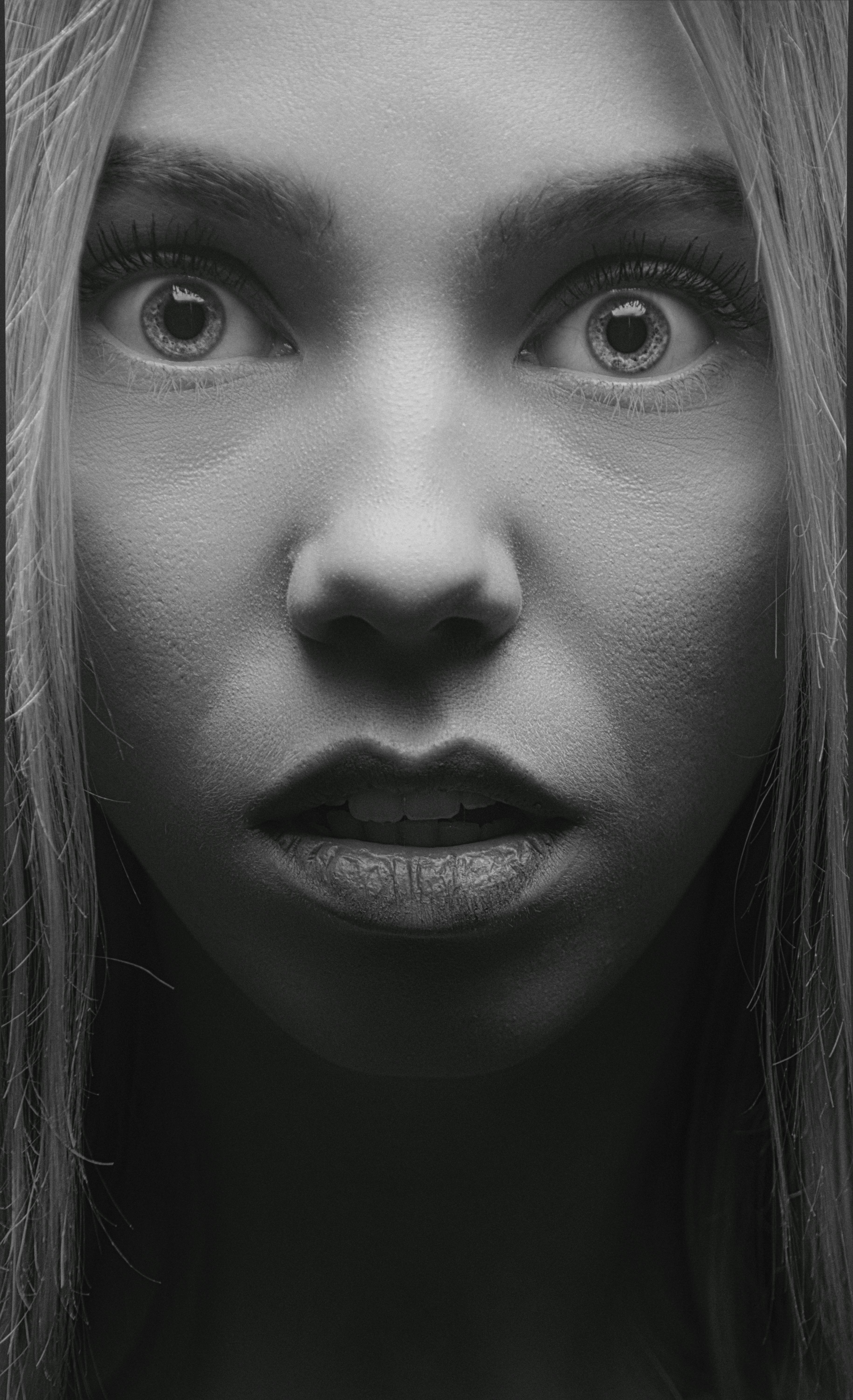 Black and white shot of a shocked woman | Source: Pexels