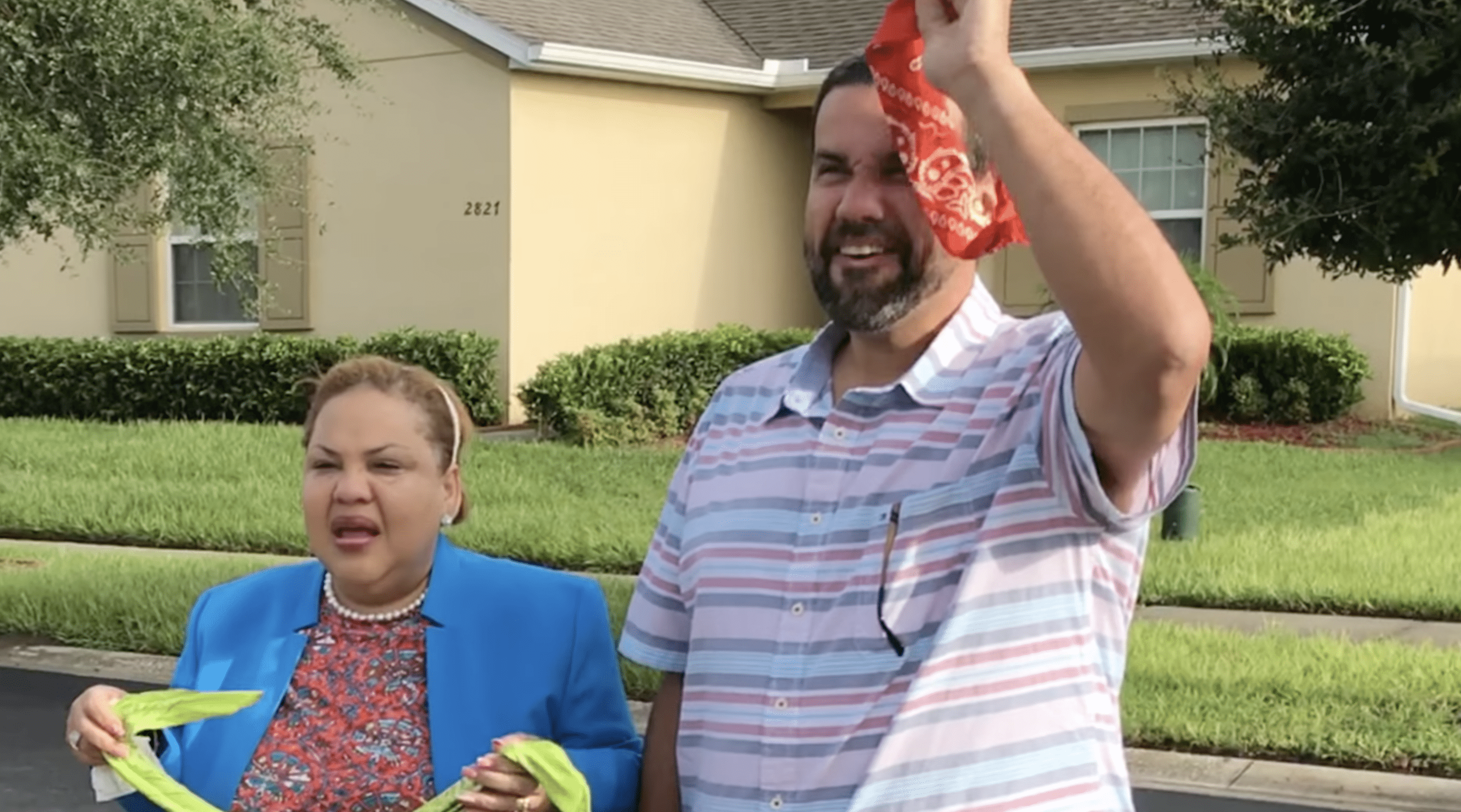 LeJuan James's parents taking off their blindfolds. | Photo: YouTube.com/LeJuan James