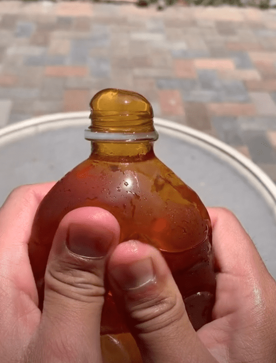 In a viral video, a TikToker froze honey and started a summer treat trend | Photo: TikTok/daveyrz