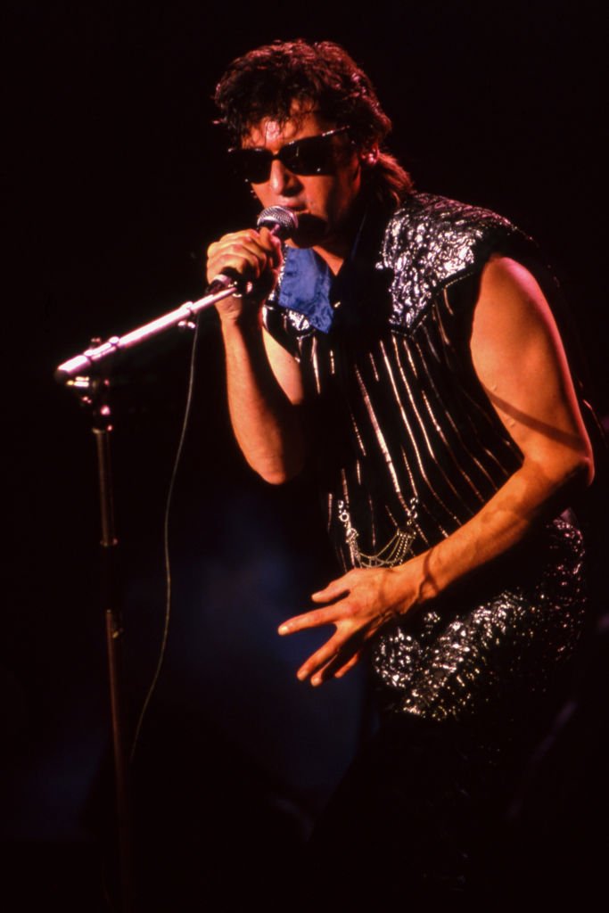 Le chanteur Alain Bashung dans ses jeunes années | source : Getty Images