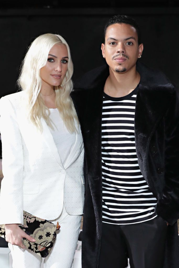 Ashlee Simpson Ross and husband Evan Ross at New York Fashion on September 11, 2017. | Photo: Getty Images. 