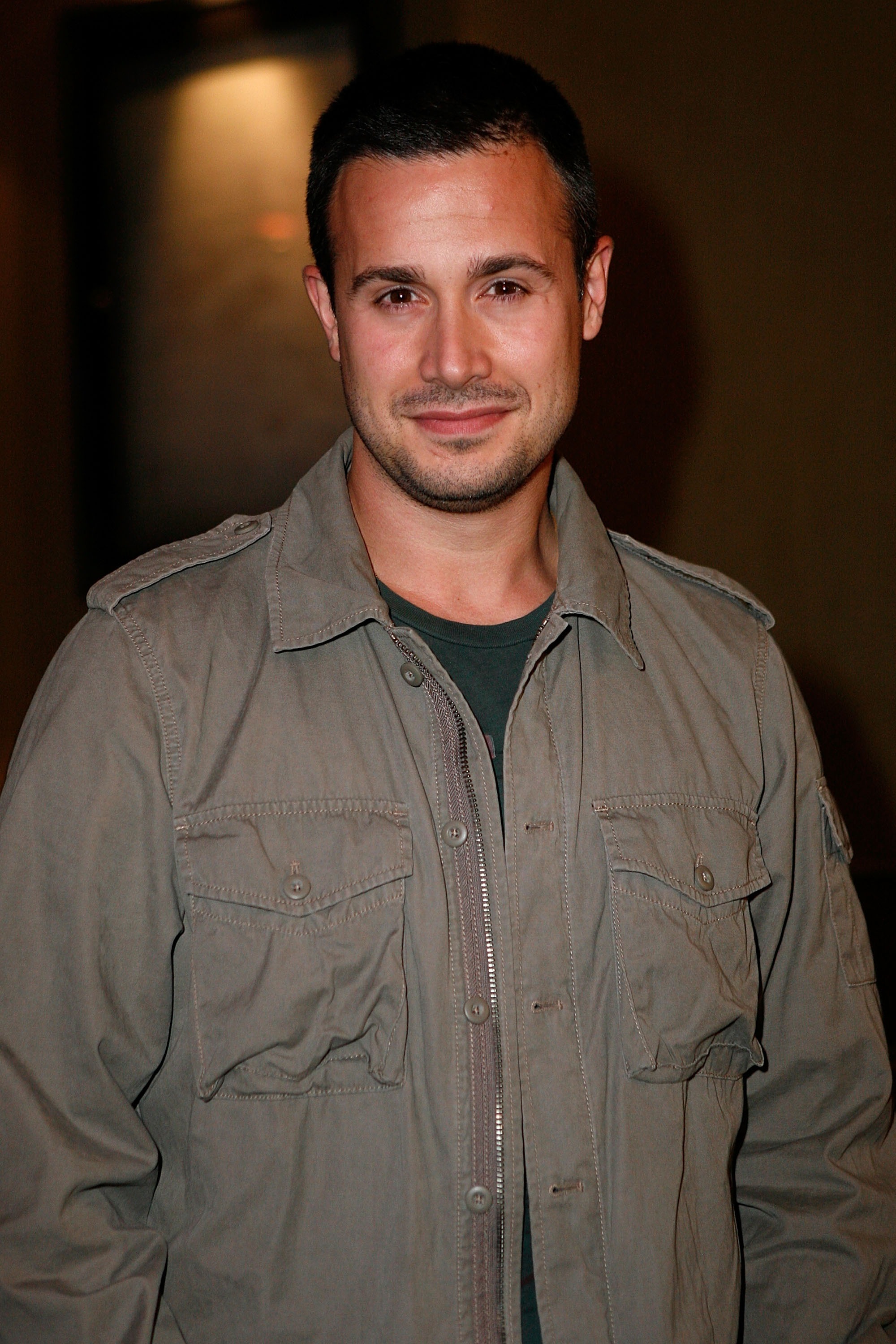 Freddie Prinze Jr. arrives at the "New York City Serenade" world premiere screening on September 13, 2007, in Toronto, Canada. | Source: Getty Images