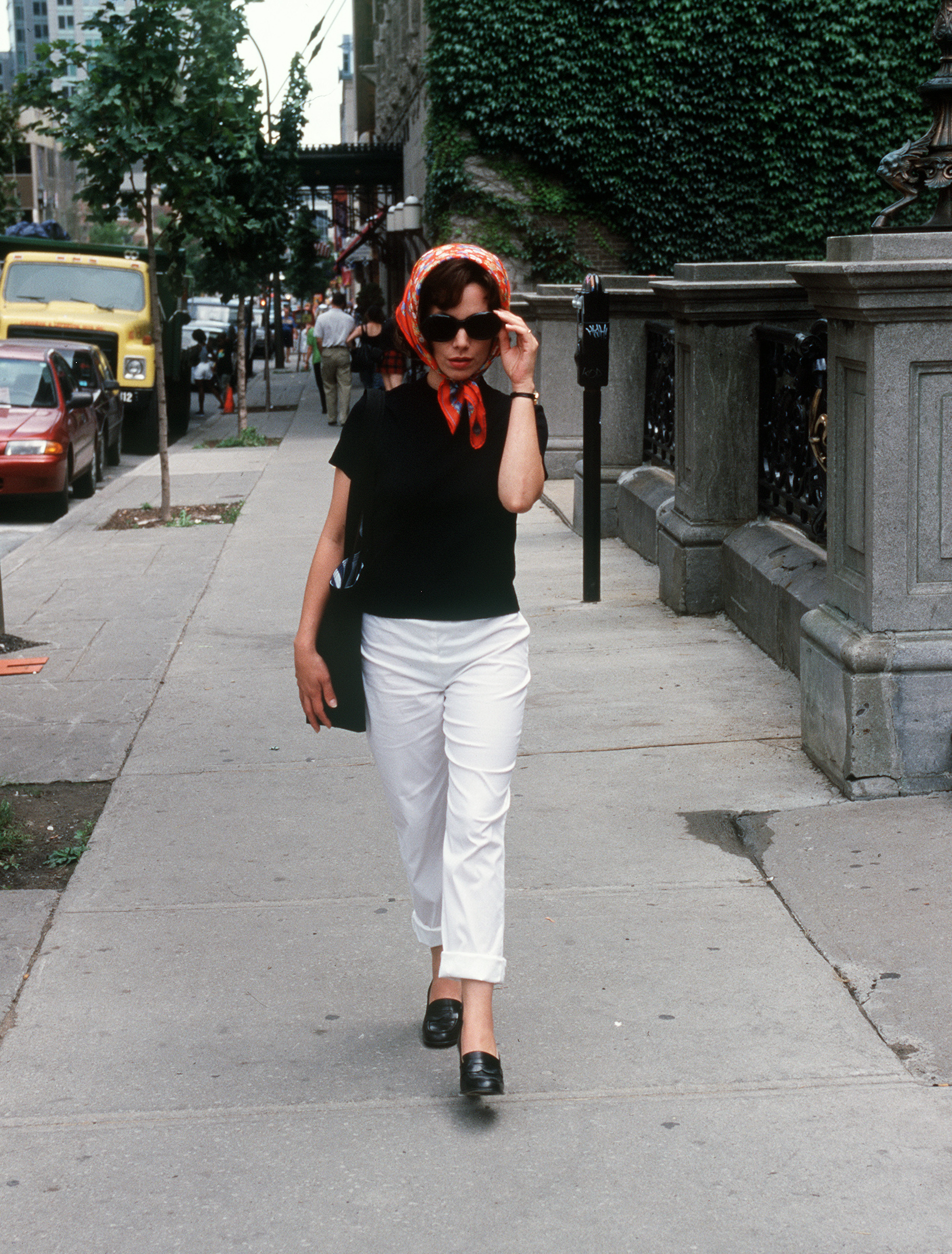 The actress on the set of "Jackie Bouvier Kennedy Onassis," 2000 | Source: Getty Images