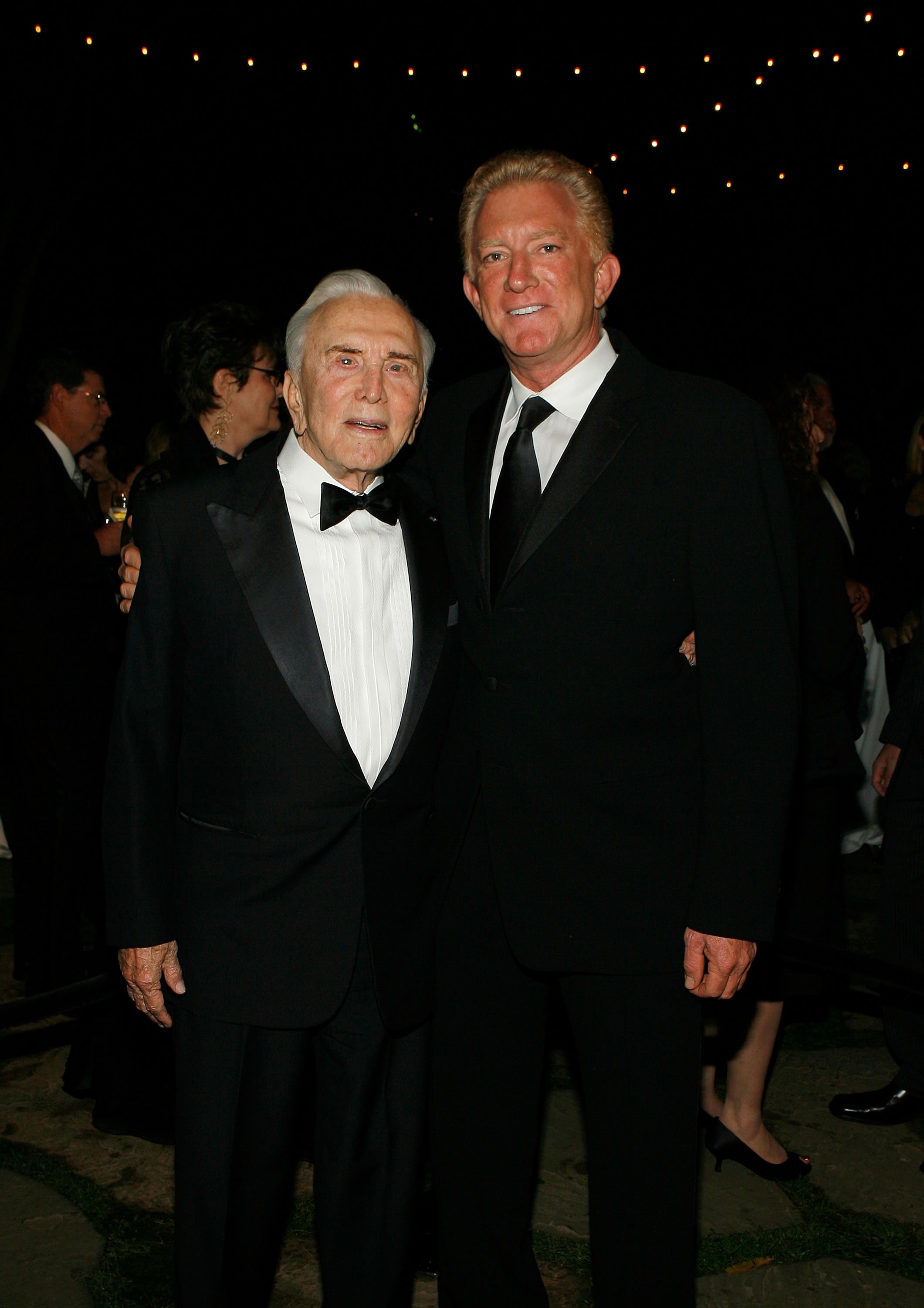 Kirk Douglas and Peter Douglas attend the Santa Barbara International Film Festival honoring John Travolta with the Kirk Douglas award held at the Four Seasons Biltmore hotel on November 15,2007, in Santa Barbara California. | Source: Getty Images.