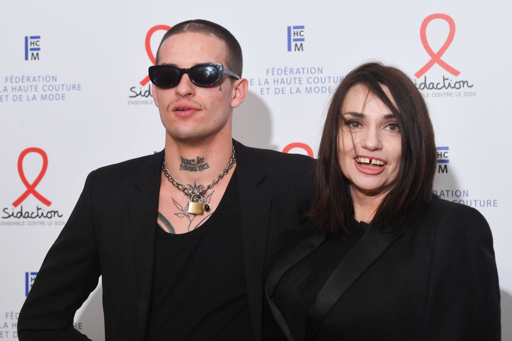 Béatrice Dalle et son fiancé Paul Bichet-Galaup / Source : Getty Images Béatrice Dalle et son fiancé Paul Bichet-Galaup / Source : Getty Images