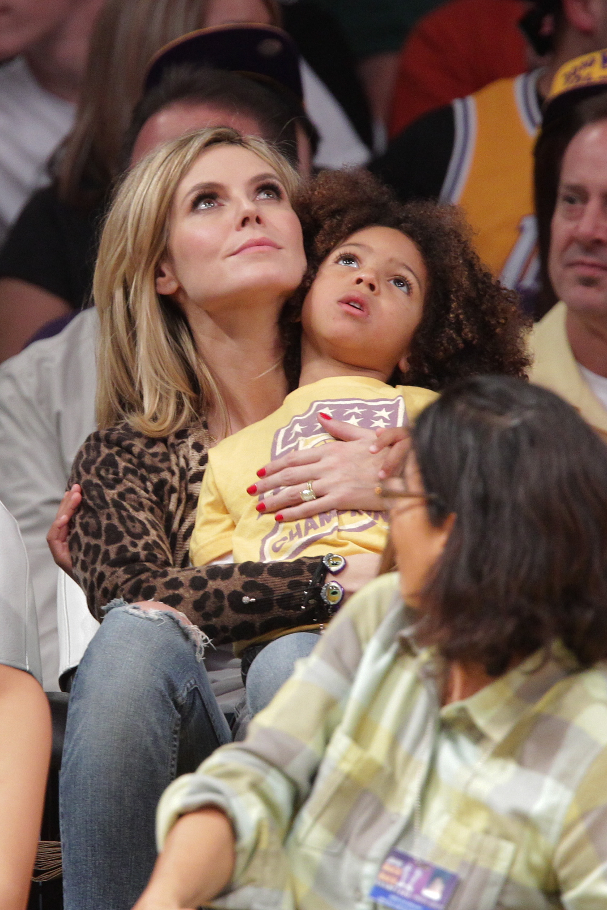 Heidi Klum and her son Johan Samuel at an NBA game on January 7, 2011, in Los Angeles, California. | Source: Getty Images
