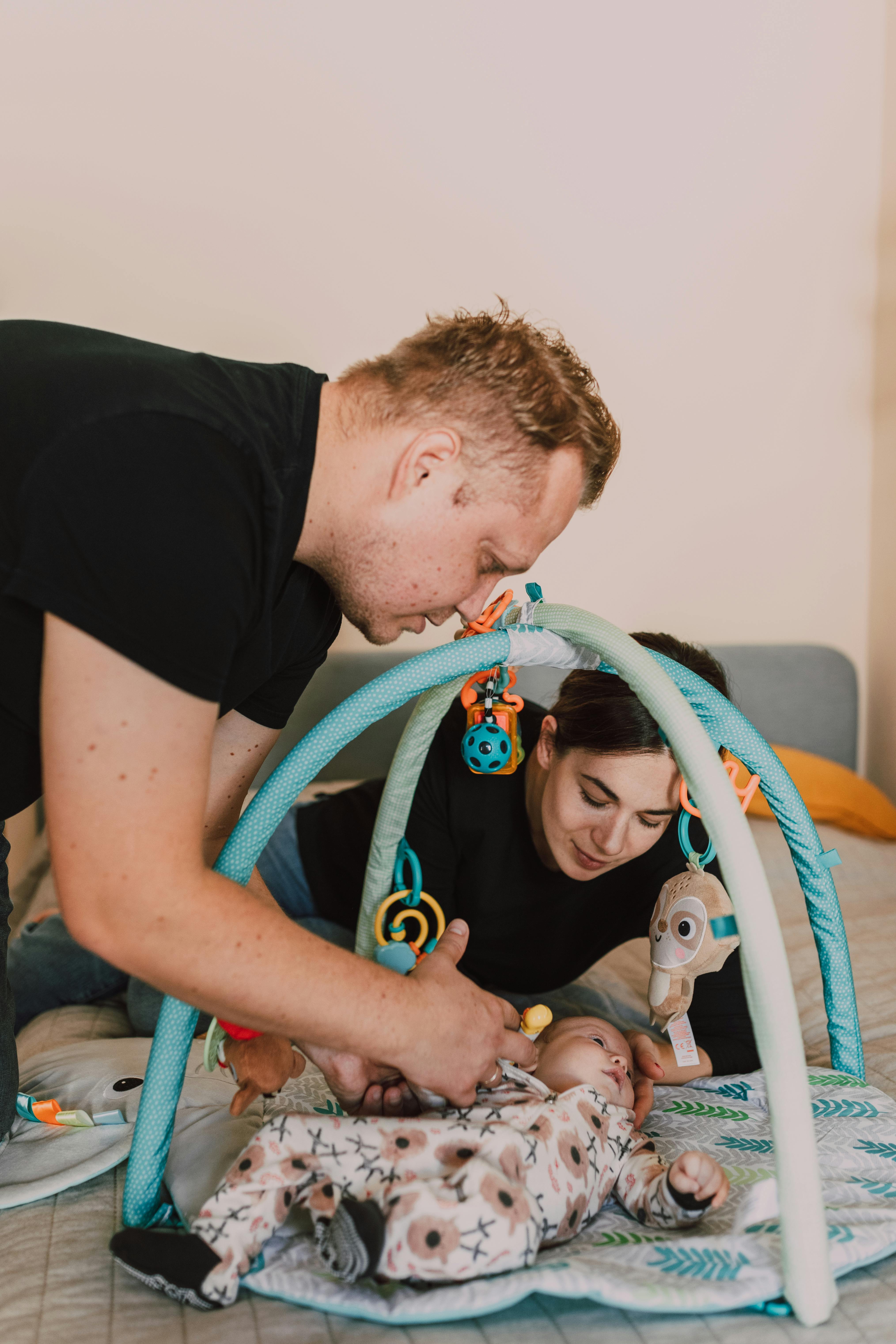 A couple taking care of their baby | Source: Pexels