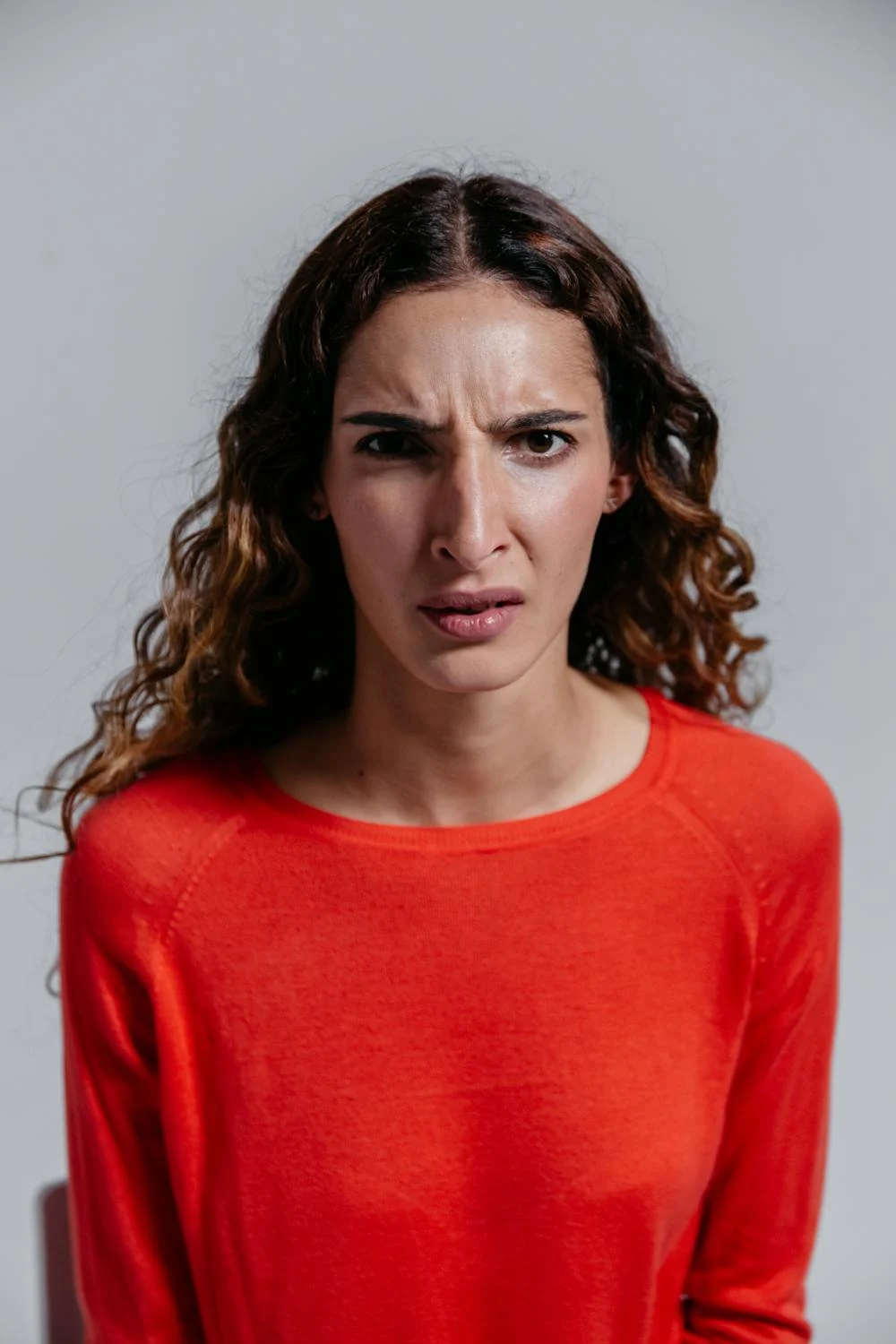 A serious frowning woman | Source: Pexels