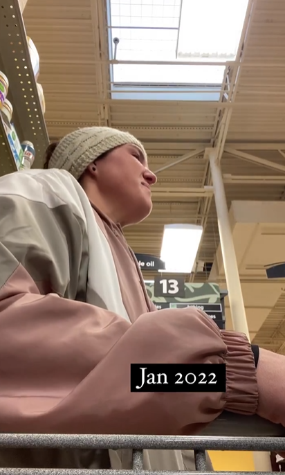 Allie Colleen Brooks seen during a grocery trip in January 2022, dressed in athletic wear and a beanie | Source: Instagram/alliecolleenmusic